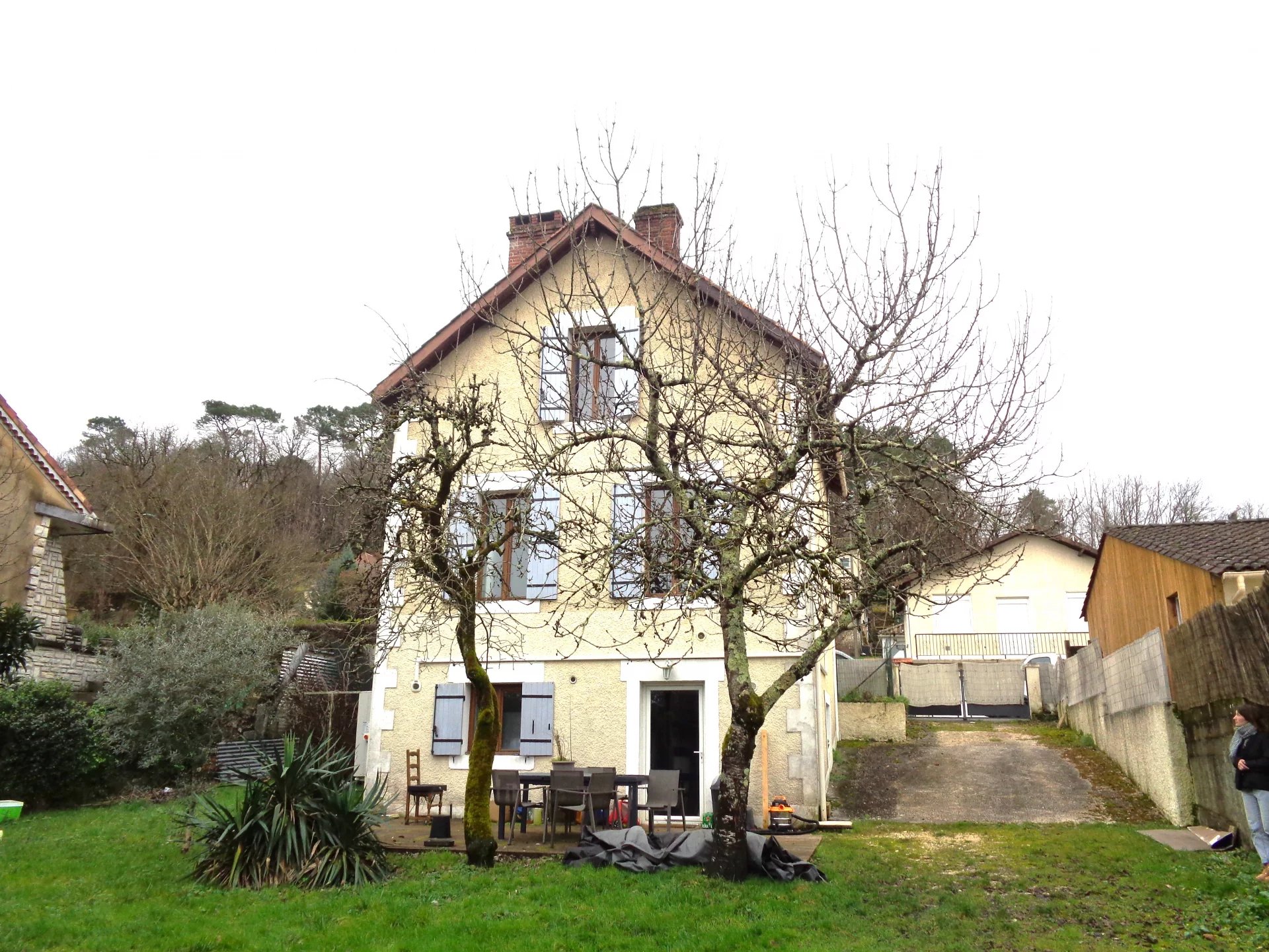 Maison de ville de 102 m² avec jardin de 500 m², à proximité de tous services