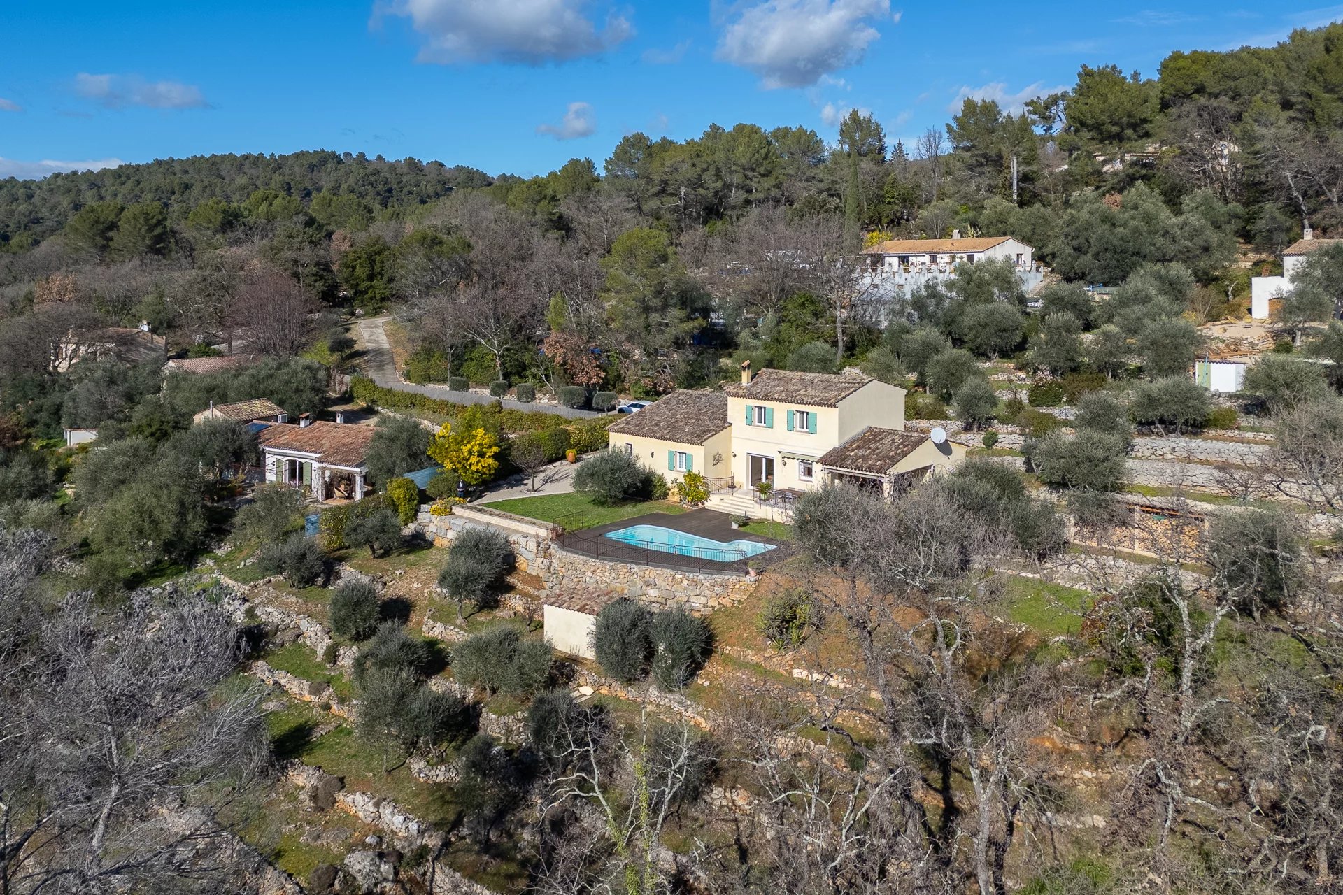 Propriété avec 4 chambres en lisière de forêt avec oliveraie