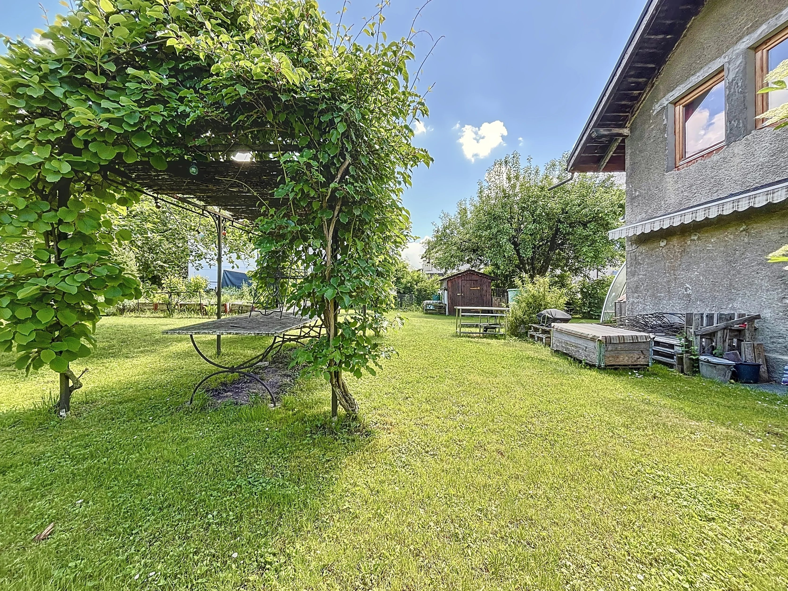 Terrain à vendre avec potentiel de développement !