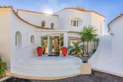 Luxury Mougins Villa for Sale | Family Estate with Pool & Cinema — photo 2 of 7