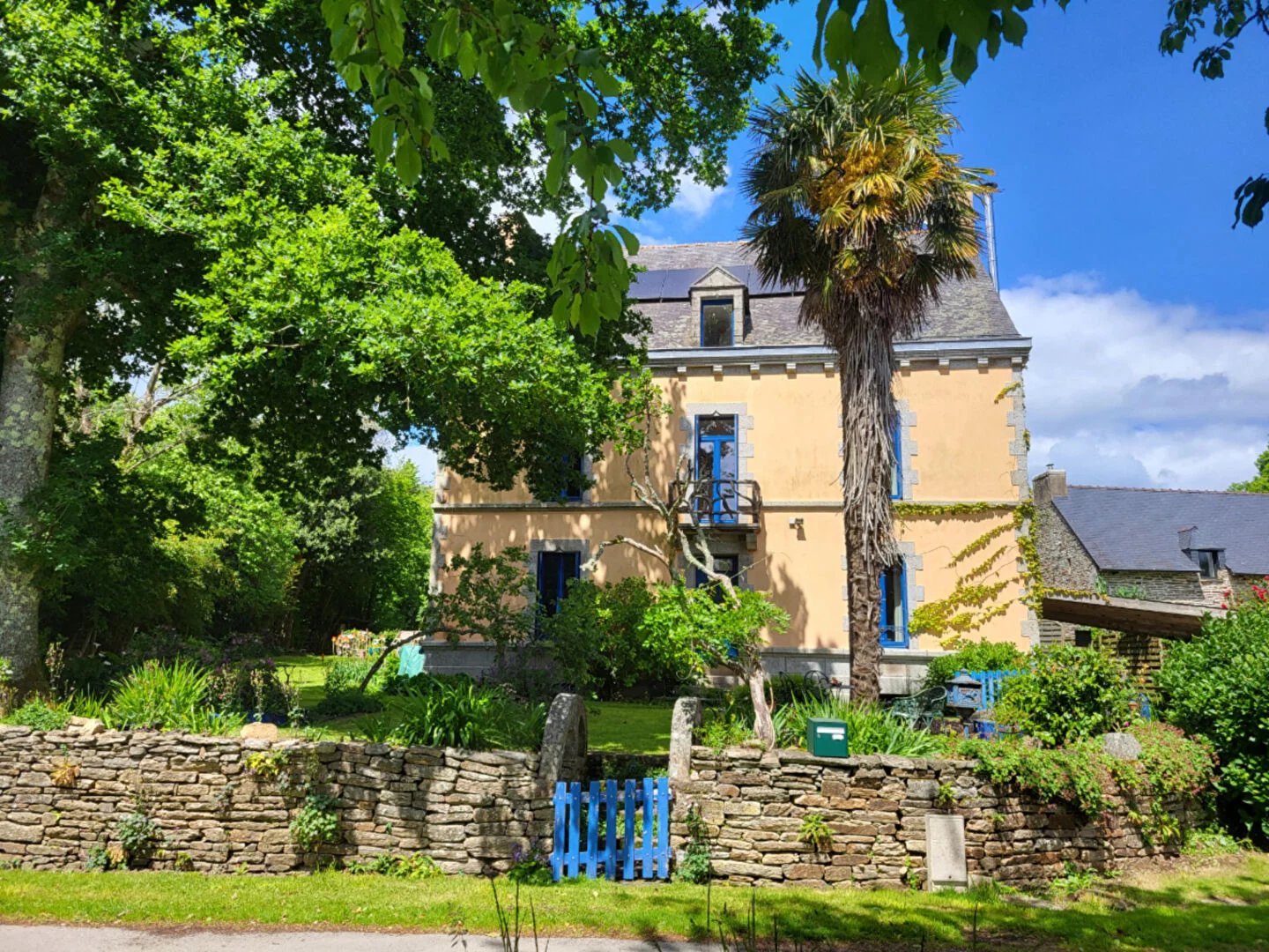 A vendre à Concarneau Maison de Maitre de 295 m² à 8 min du centre ville dans un cadre de vie idyllique !