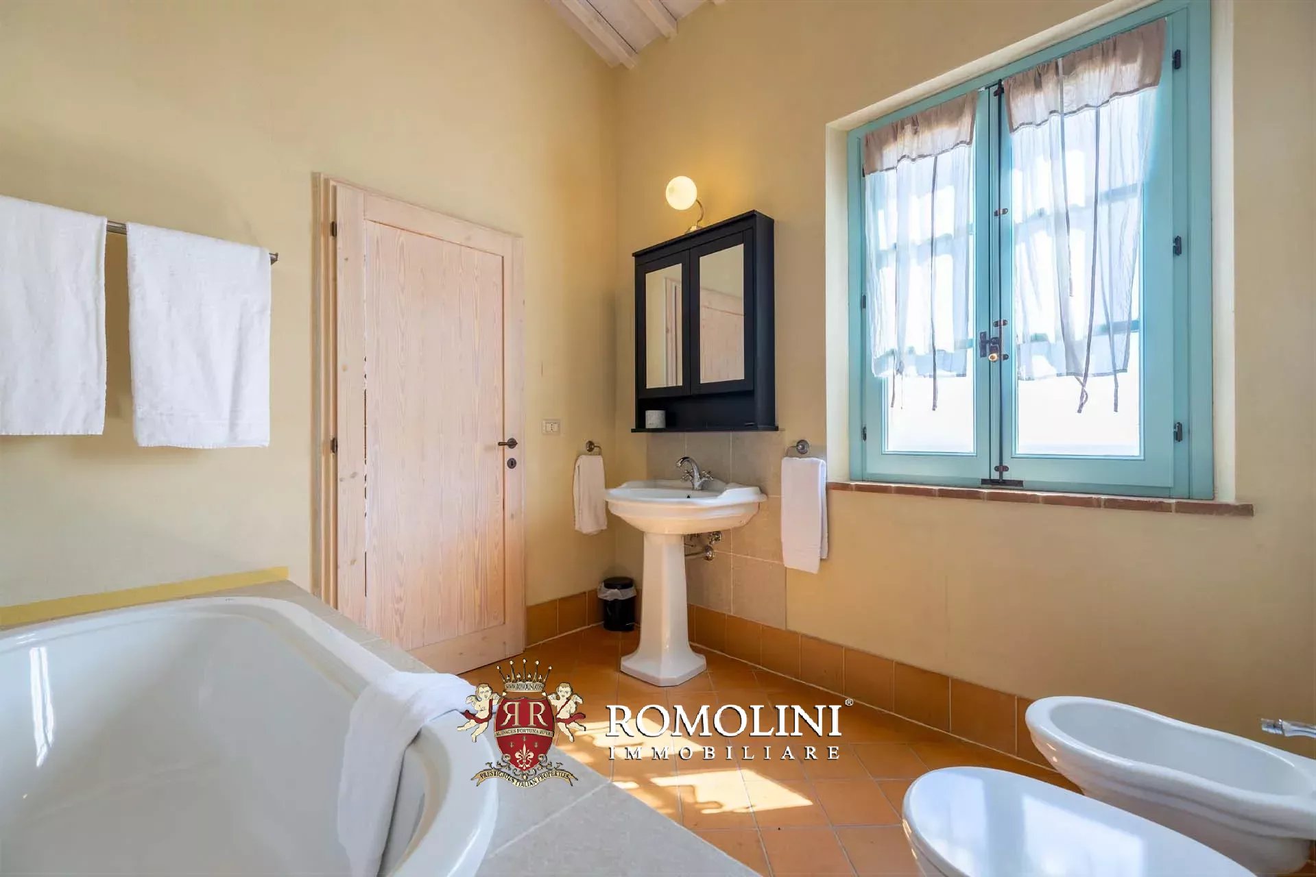 LUXUSANLAGE MIT 19 WOHNUNGEN IN DER TOSKANA, VAL D'ORCIA