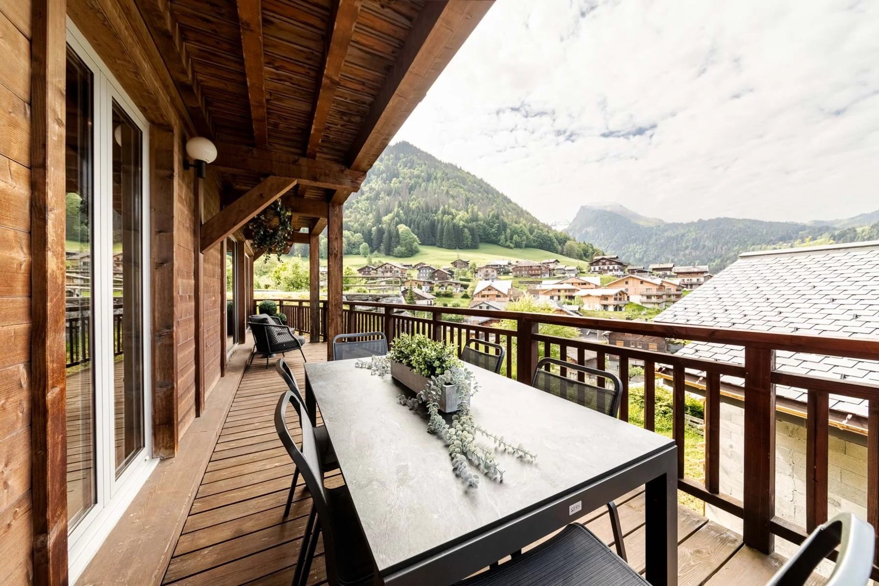 Photo of MORZINE - Stylish 5 bedroom chalet in central Morzine