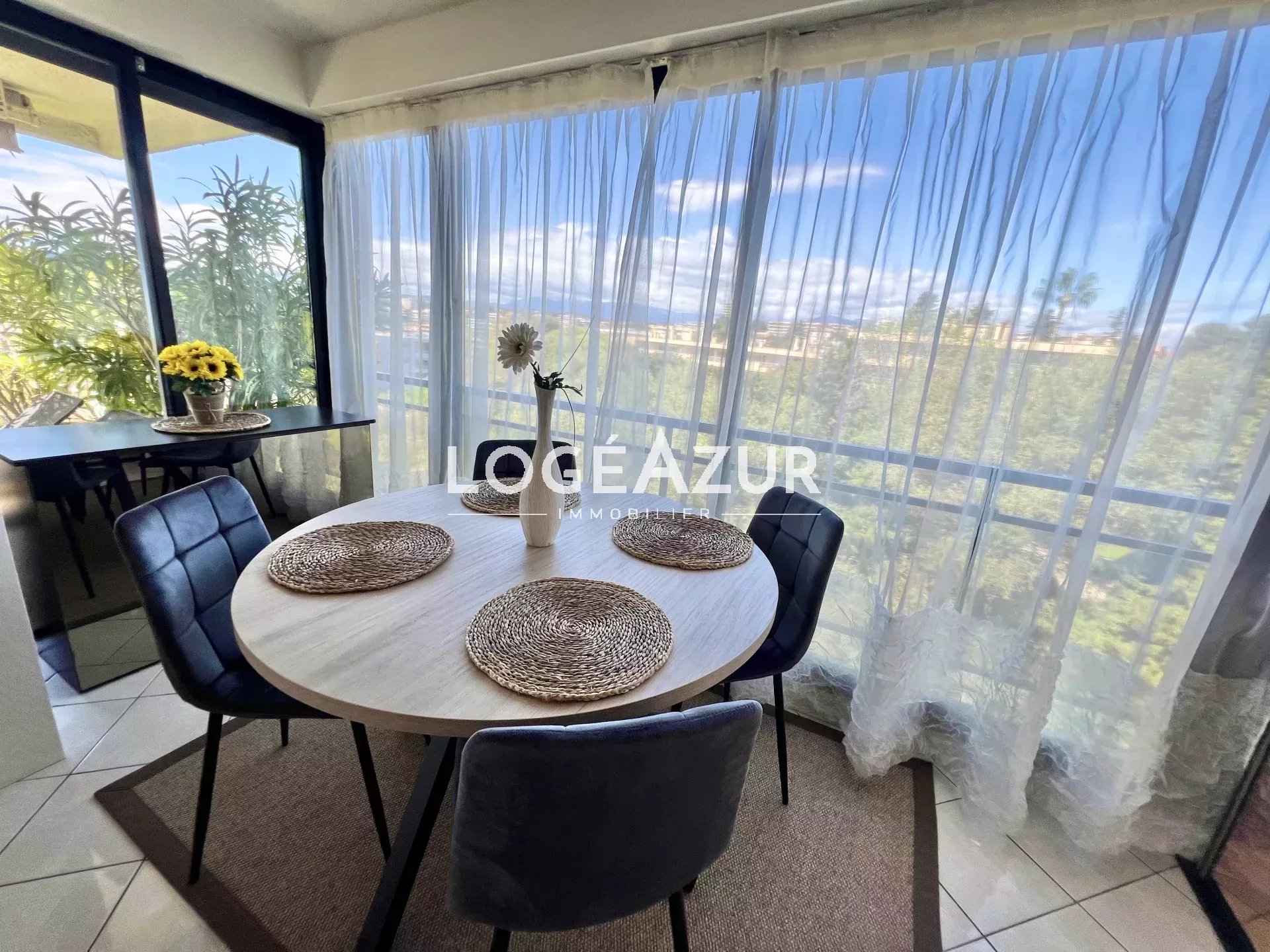 annonce Locations / Colocations LOCATION MEUBLEE ANTIBES - APPARTEMENT 2 CHAMBRES