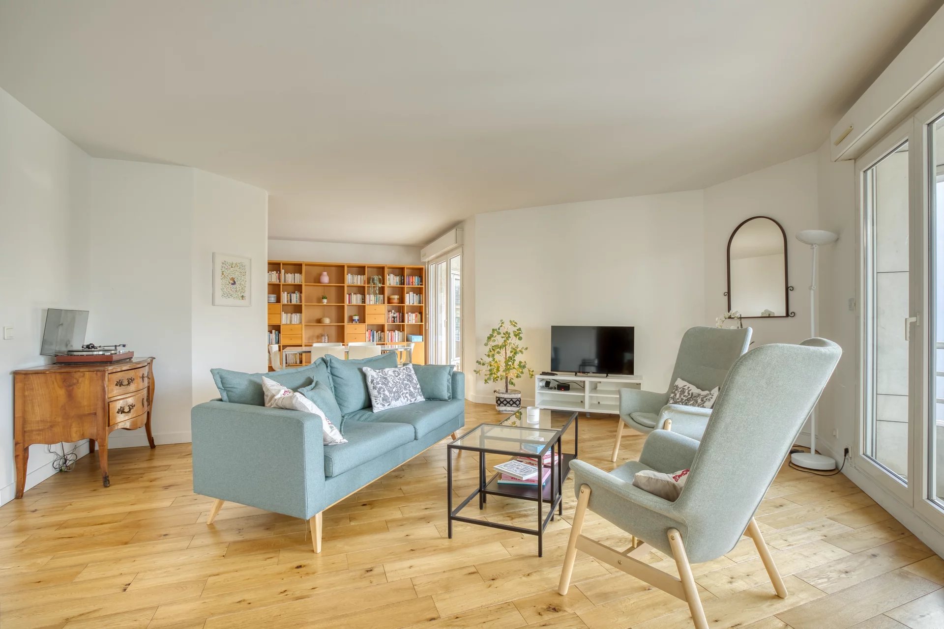 Appartement 5 pièces avec terrasse – Paris 15ème