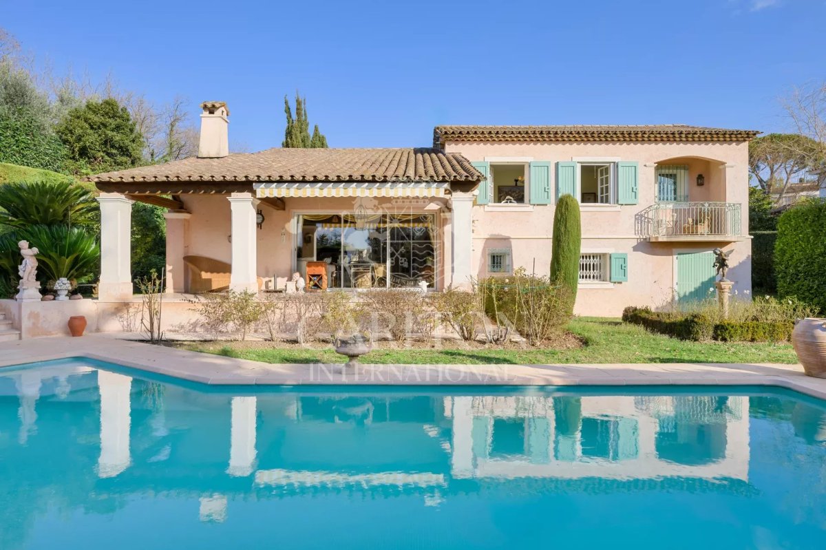 MOUGINS – GATED COMMUNITY