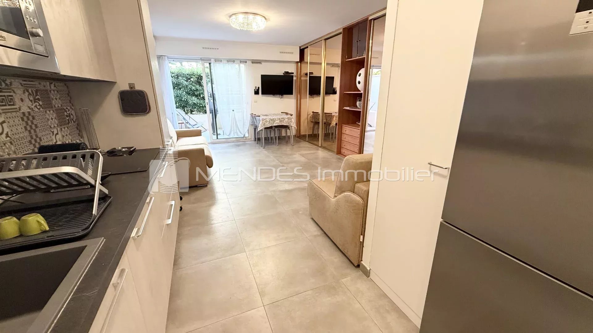 APPARTEMENT MODERNE AVEC VUE SUR LA MER
