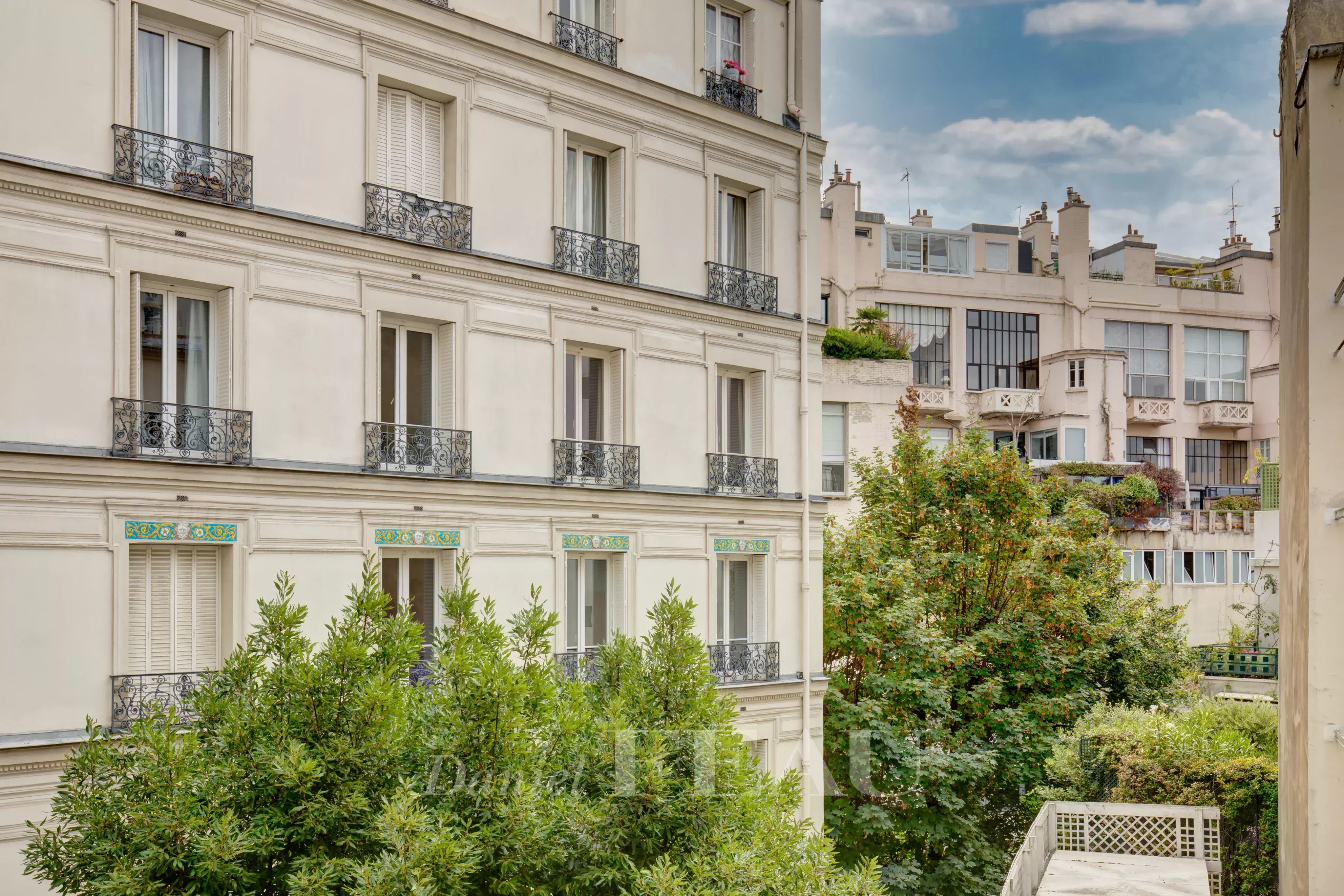 Sale Apartment Paris 17th