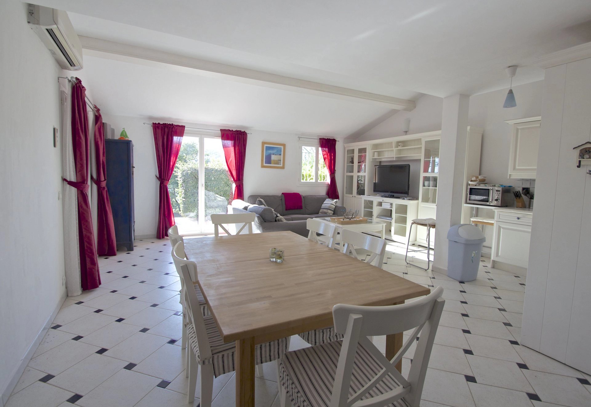Roquebrune/s Argens, Villa -4 bedrooms -90m2- in luxury domaine, with pool & tennis