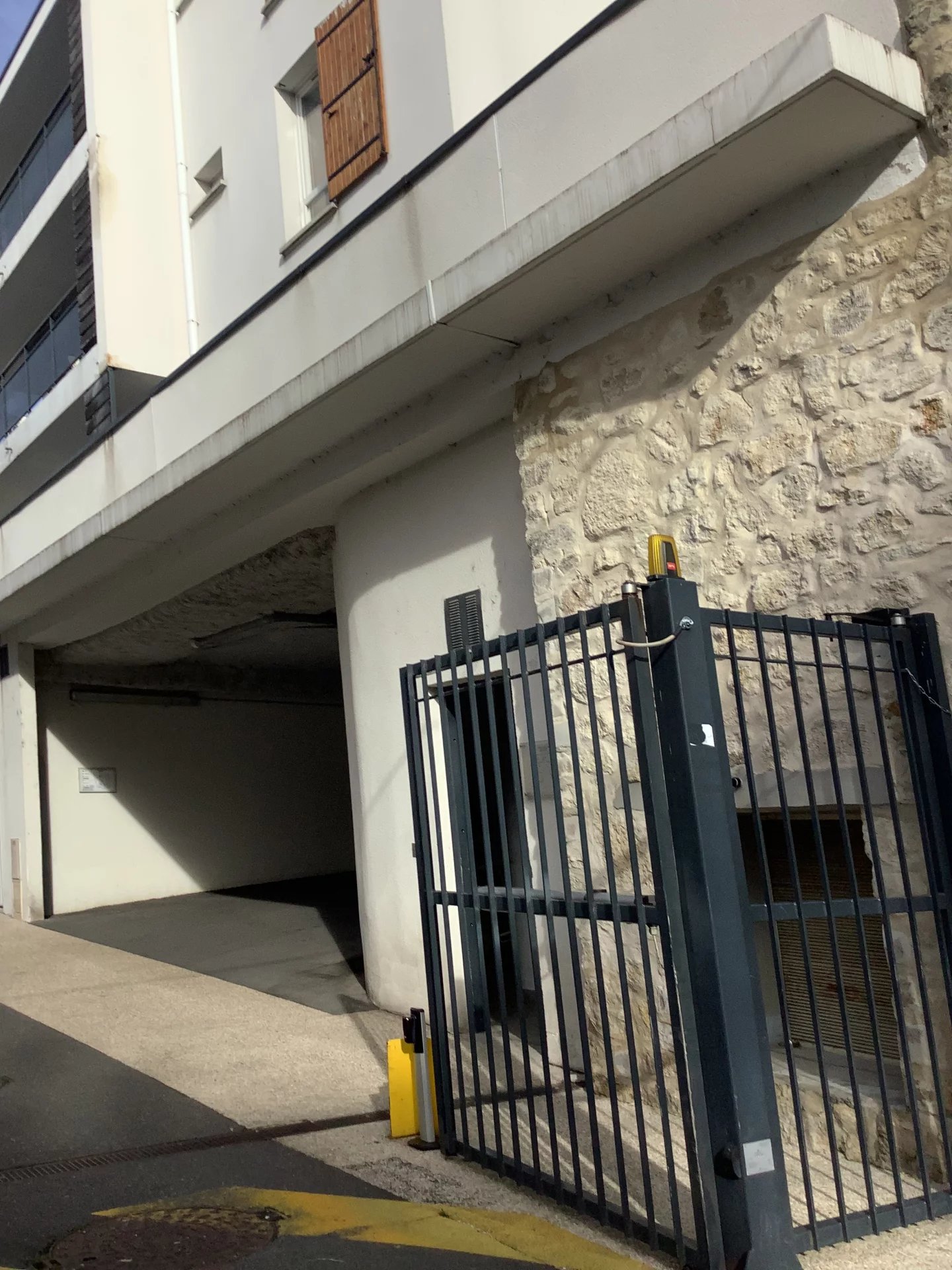Location Parking Louvres