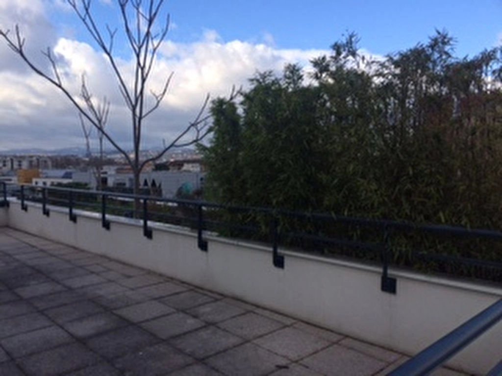 483223 Location Lyon 8ème