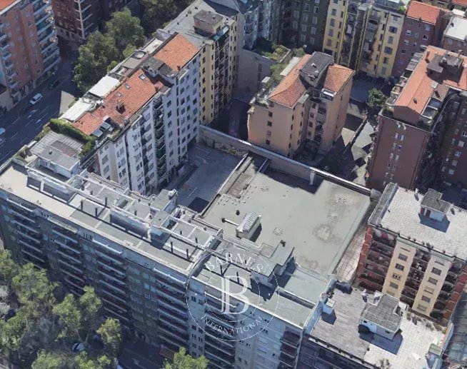 Negozio commerciale in zona Piazza Napoli