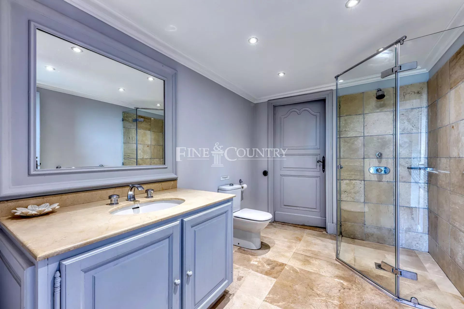 Photo of Estate for sale in Saint-Cezaire-sur-Siagne