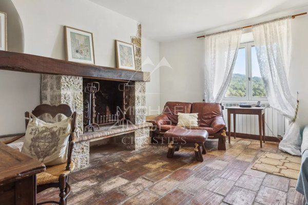A charming 17th century bastide in one of France's most beautiful villages. — photo 6