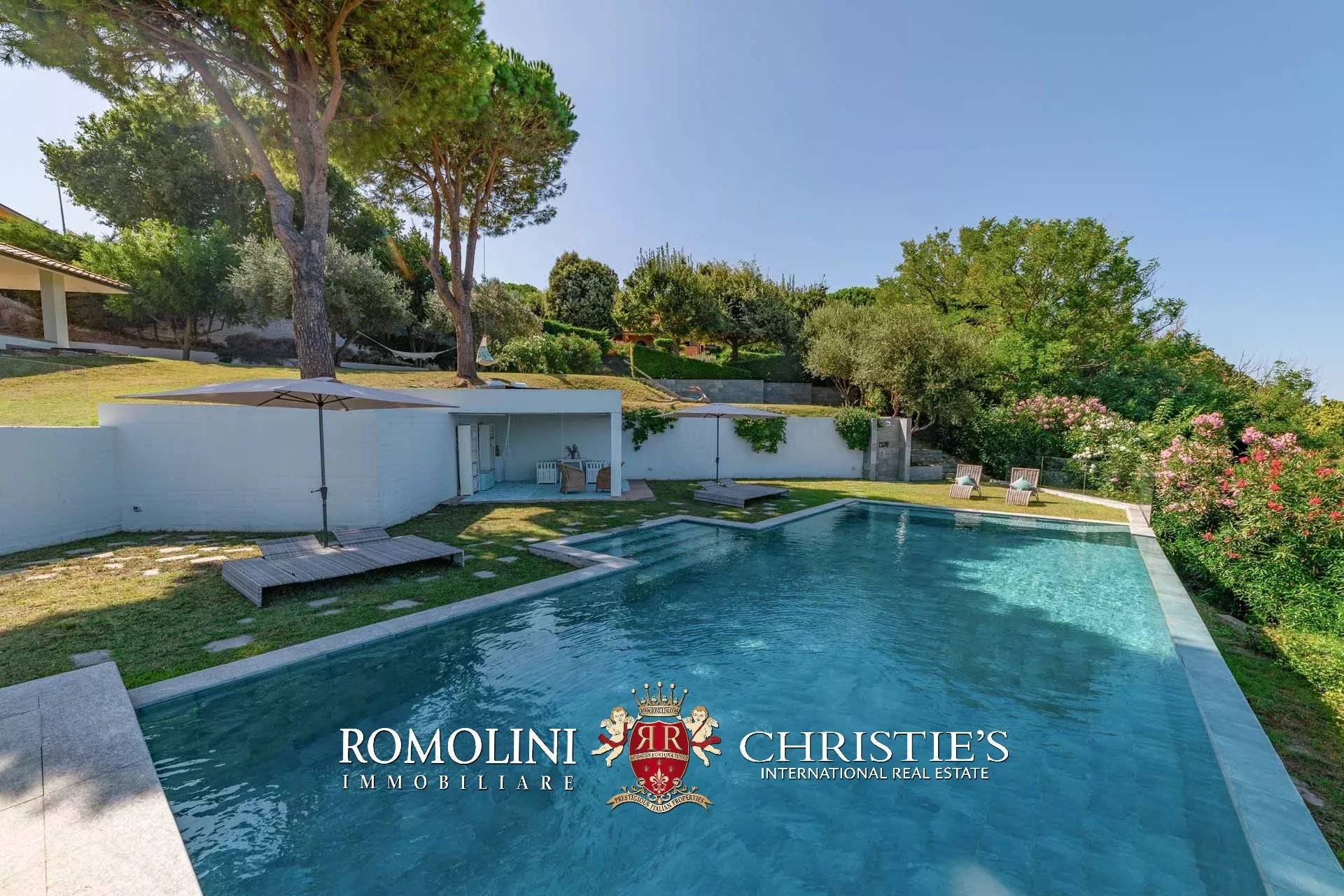 6 Bedroom Villa/Townhouse's Image 10