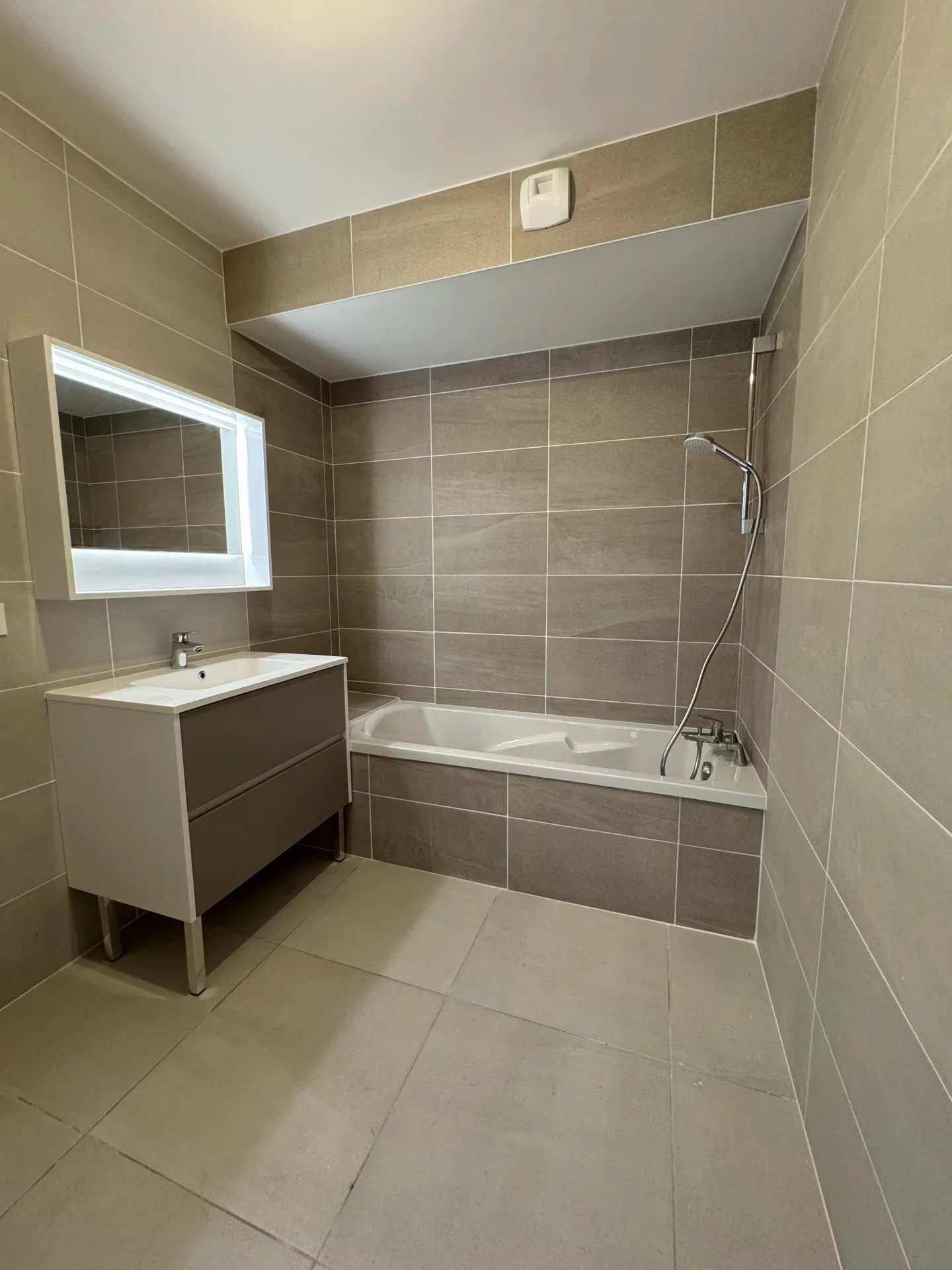 83700895 Location Rillieux-la-Pape