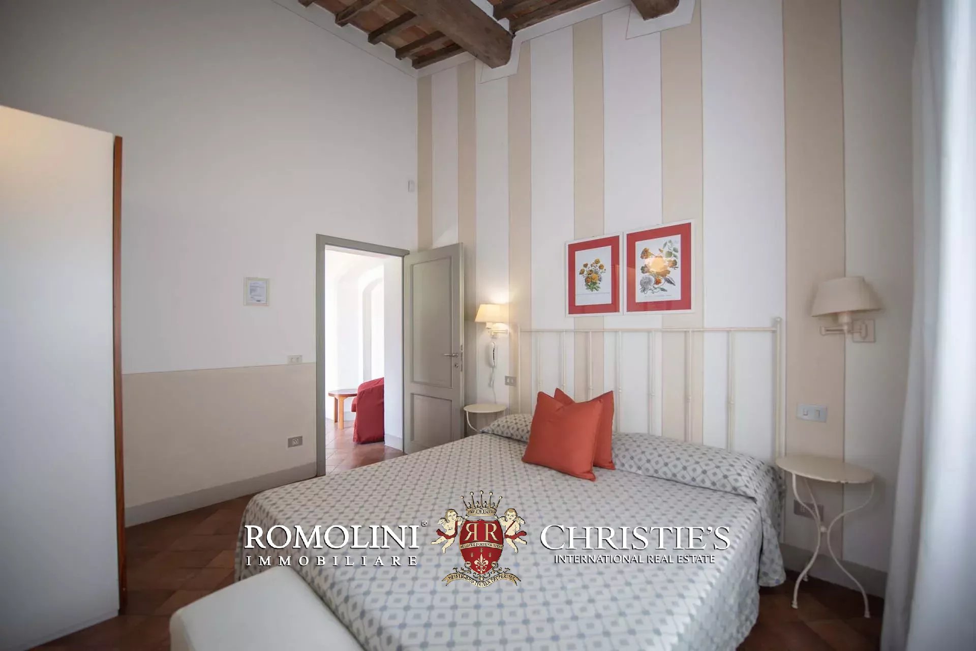 24-KEY BOUTIQUE HOTEL FOR SALE WITH VIEW OF SAN GIMIGNANO'S HISTORIC CENTER