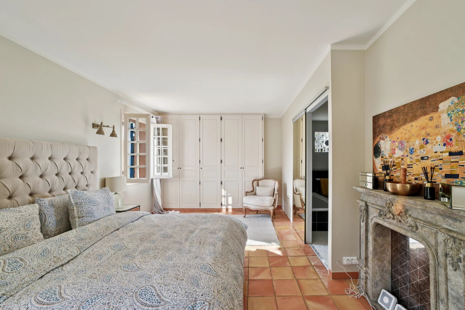 Charming Riviera villa with pool and sea view glimpsese