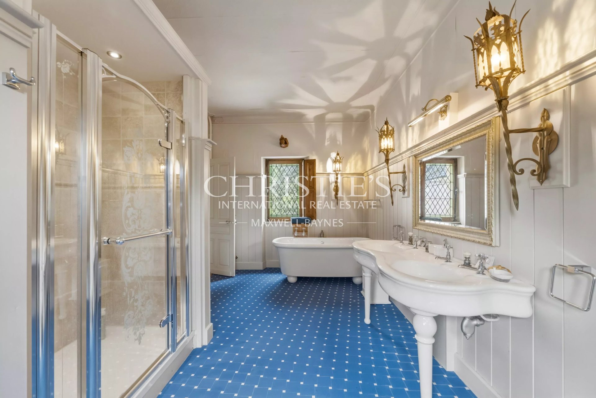 10 Bedroom Chateau's Image 27