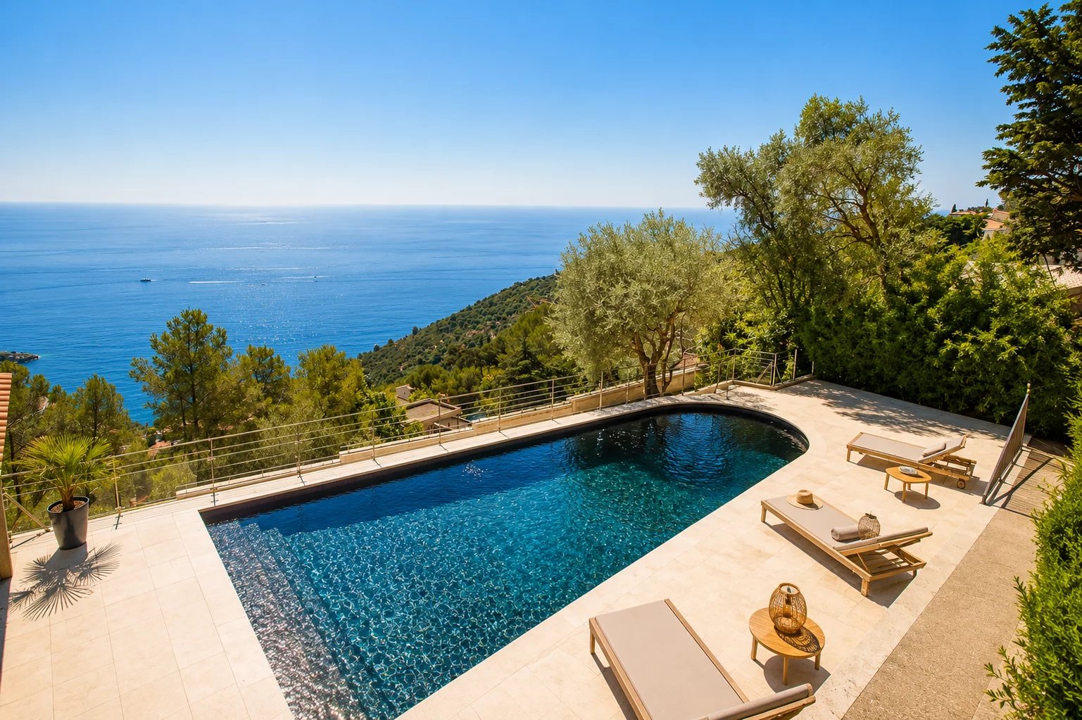 EZE - MOYENNE CORNICHE:  Magnifique villa meublée rénovée | 4 Chambres | piscine