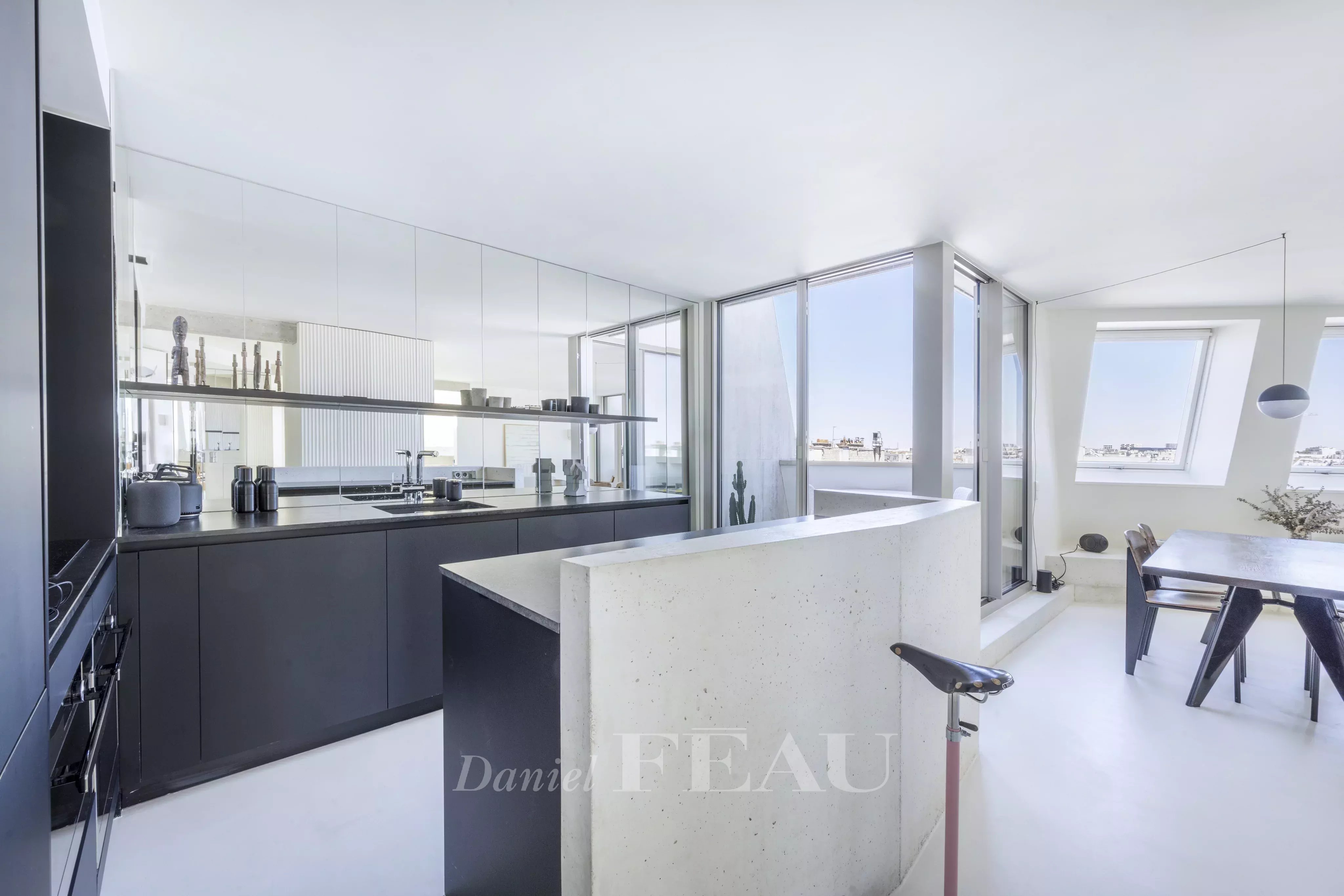 Sale Apartment Paris 17th