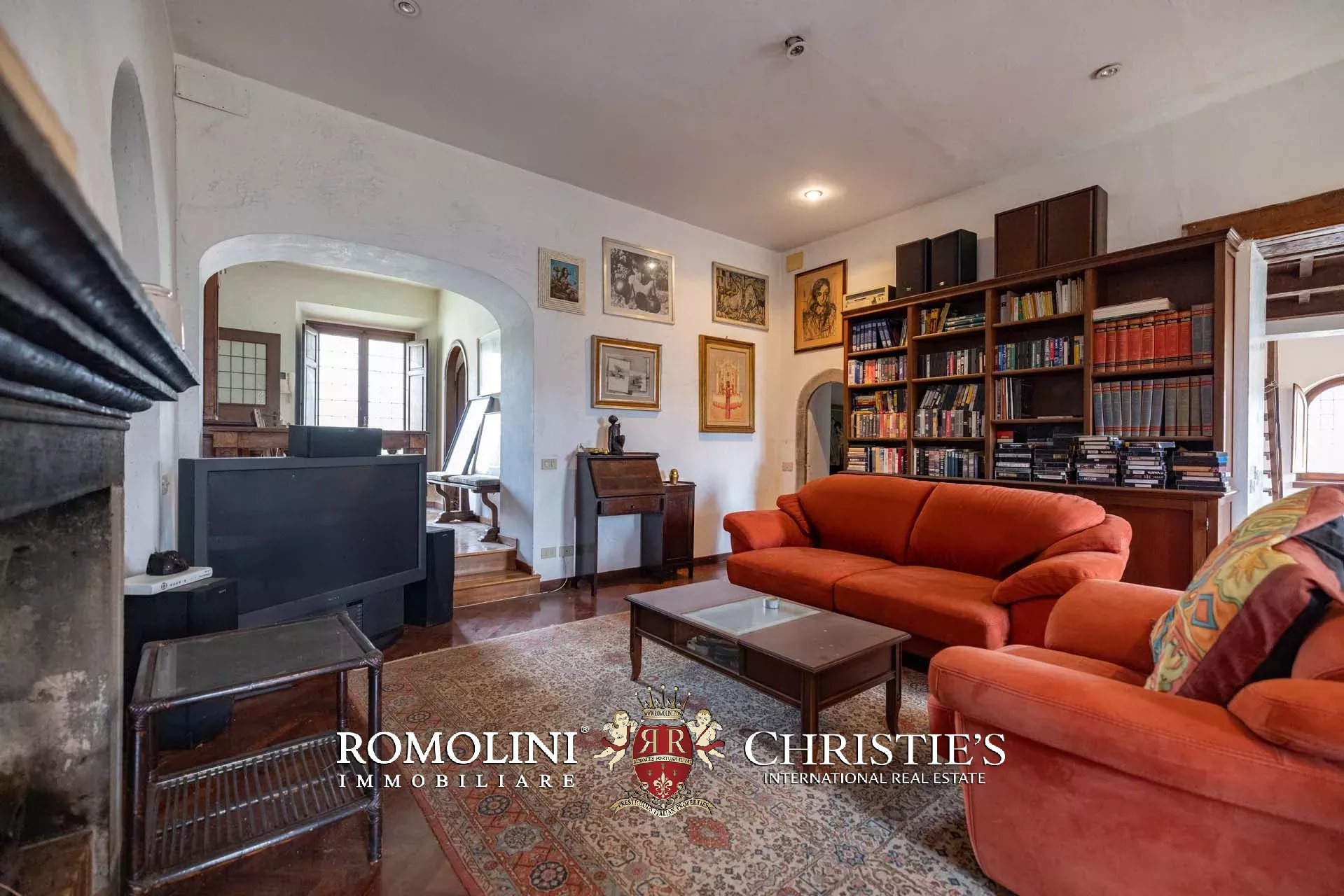 7 Bedroom Villa/Townhouse's Image 32