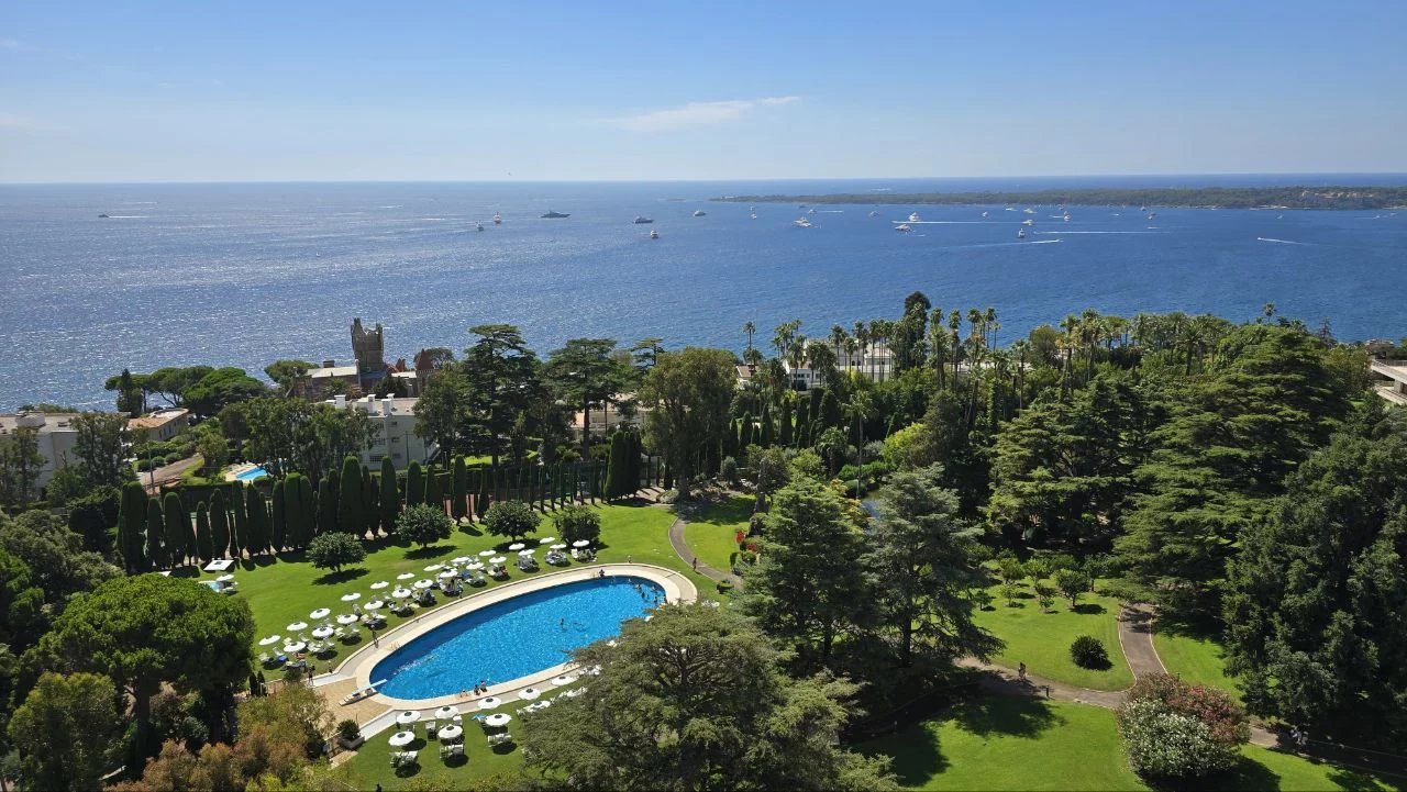 Quartier Californie, Cannes. Vue mer panoramique