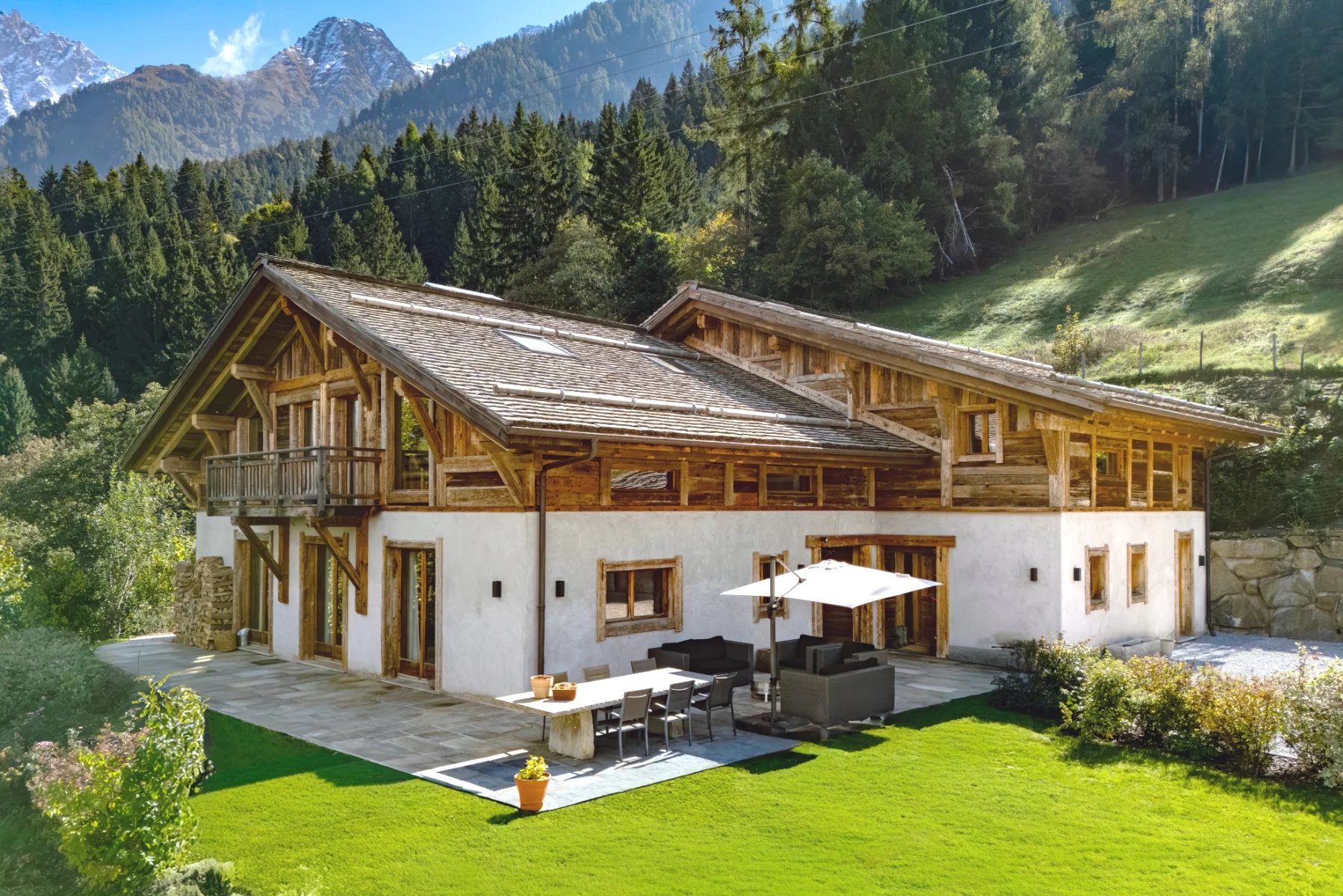 LES HOUCHES - A beautifully finished, traditional farmhouse perched on the Les Houches hillside Accommodation in Chamonix