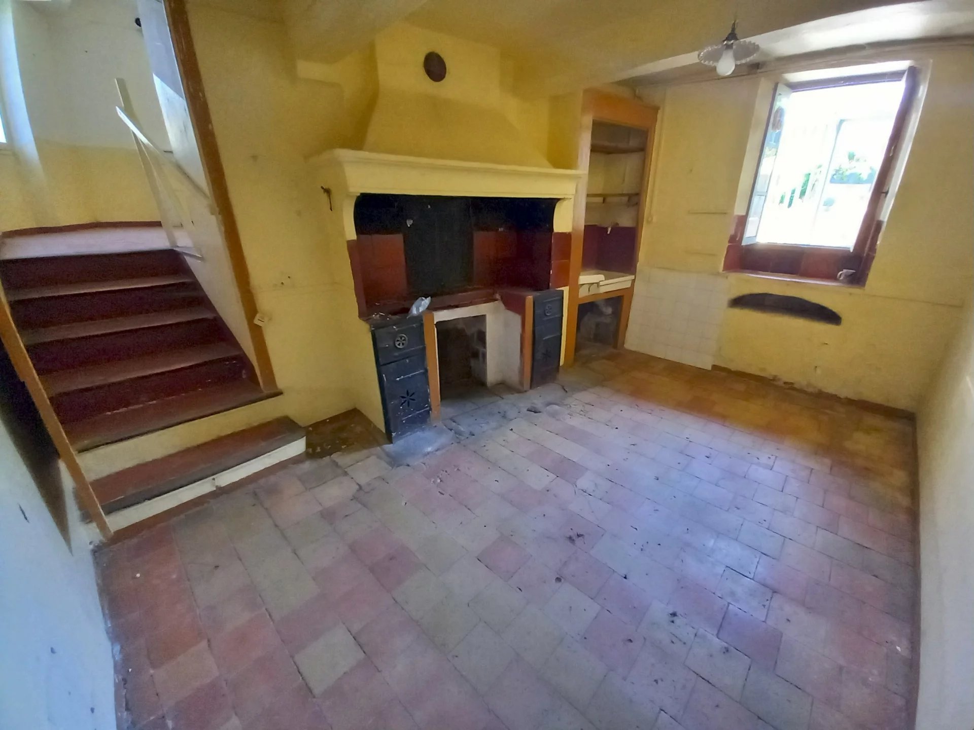 ENTREVAUX 3P A RENOVER - VUE DEGAGEE