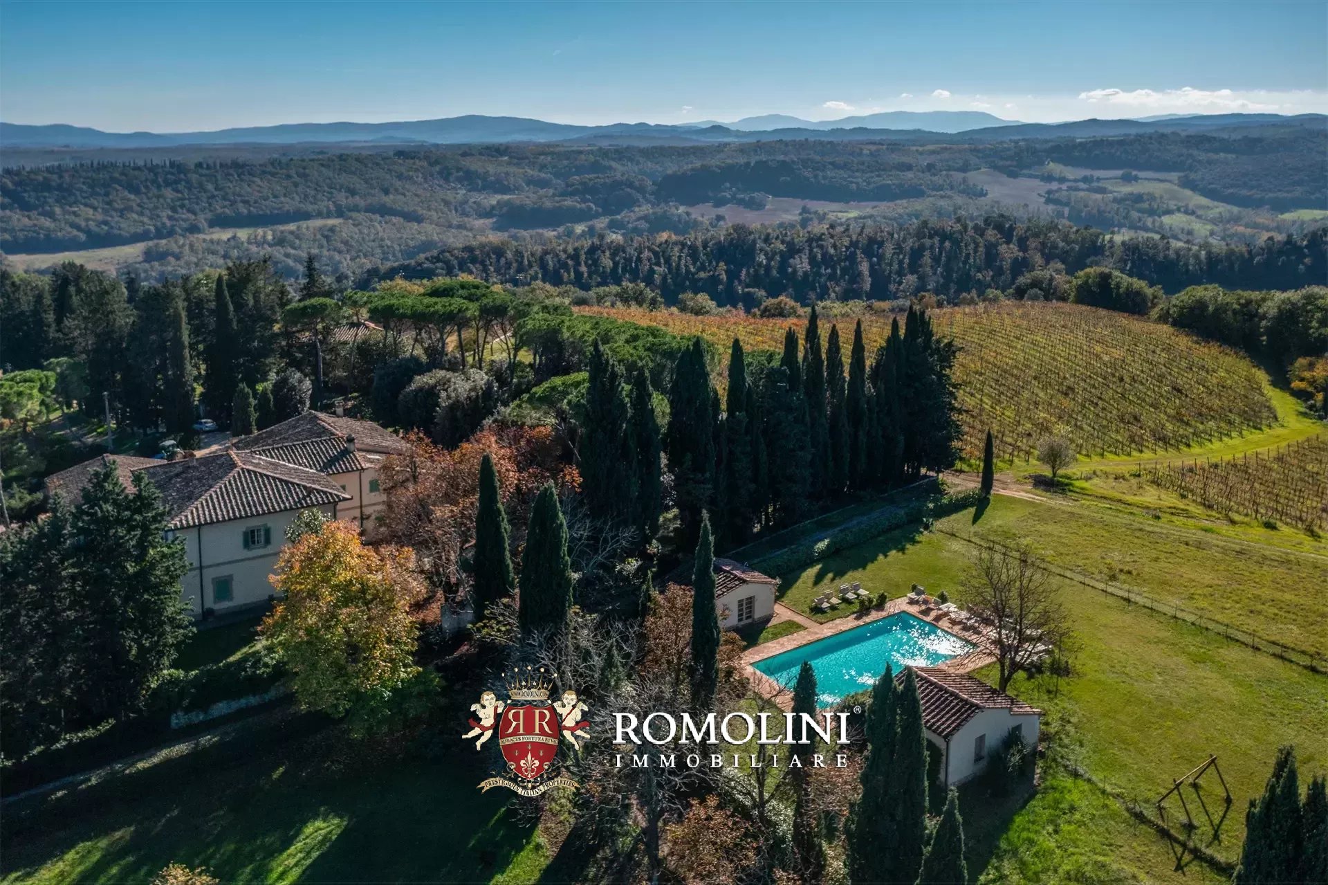 35 Bedroom Vineyard's Image 15