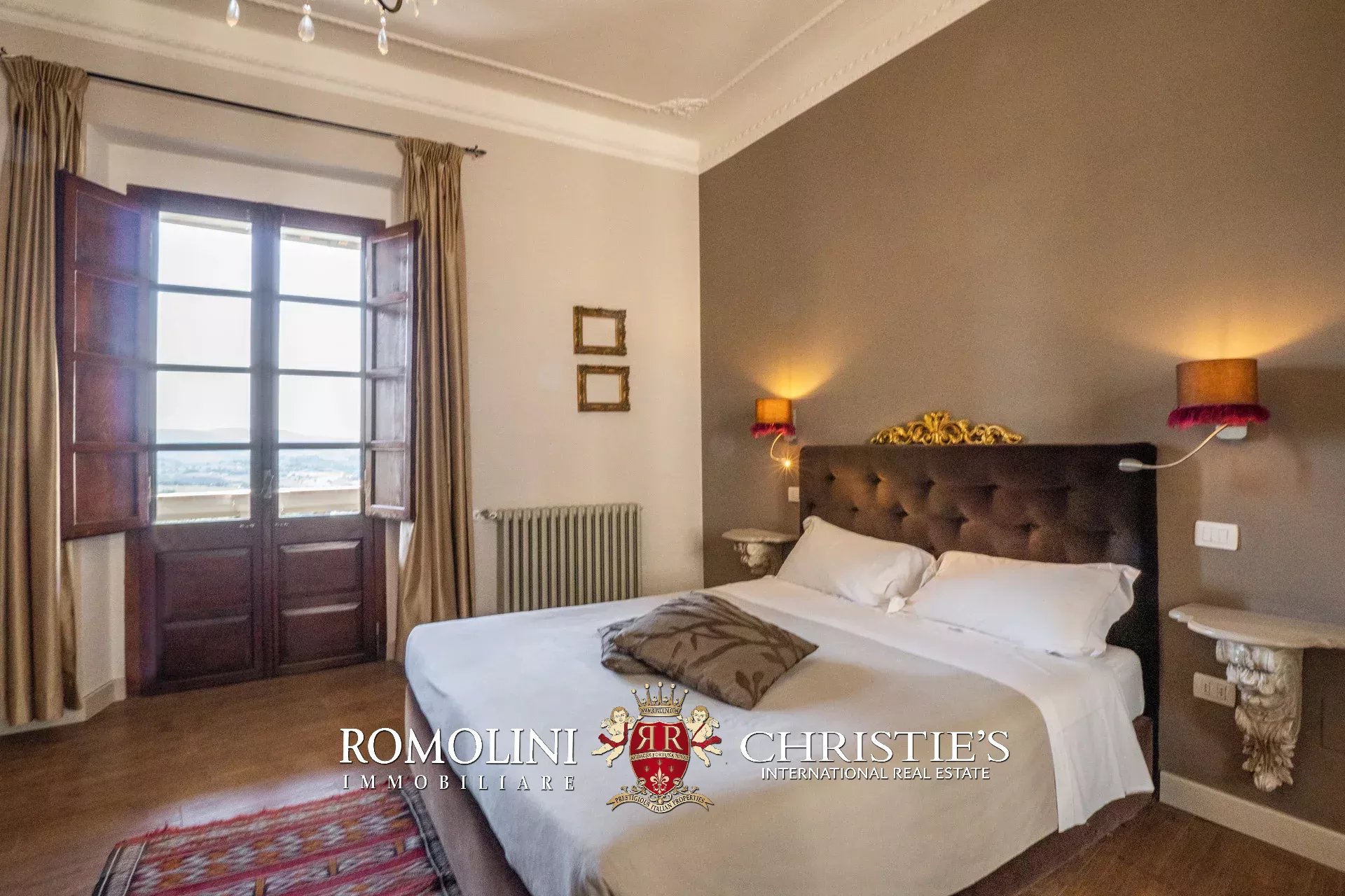 6 Bedroom Villa/Townhouse's Image 25