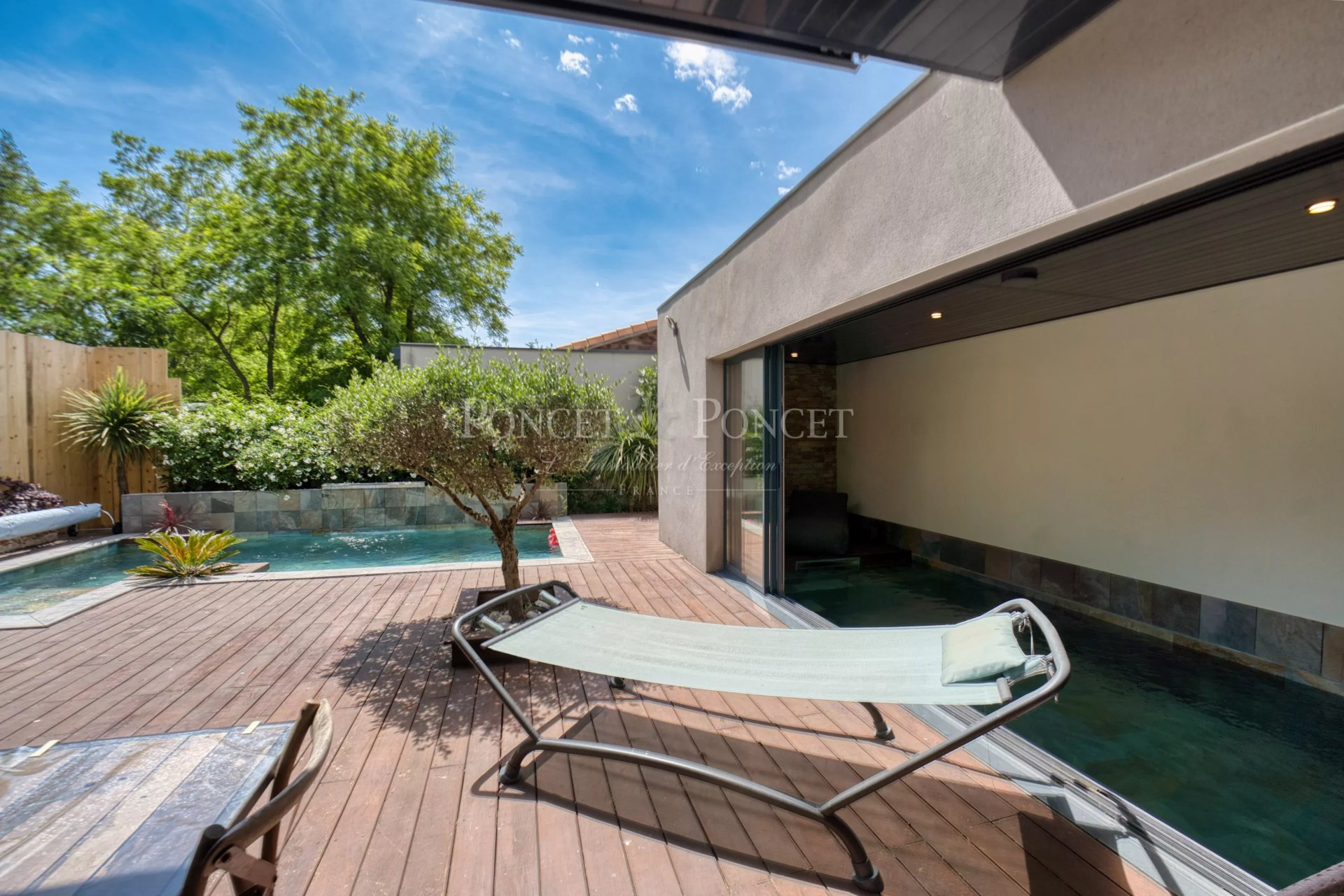 6 Bedroom Villa/Townhouse's Image 6
