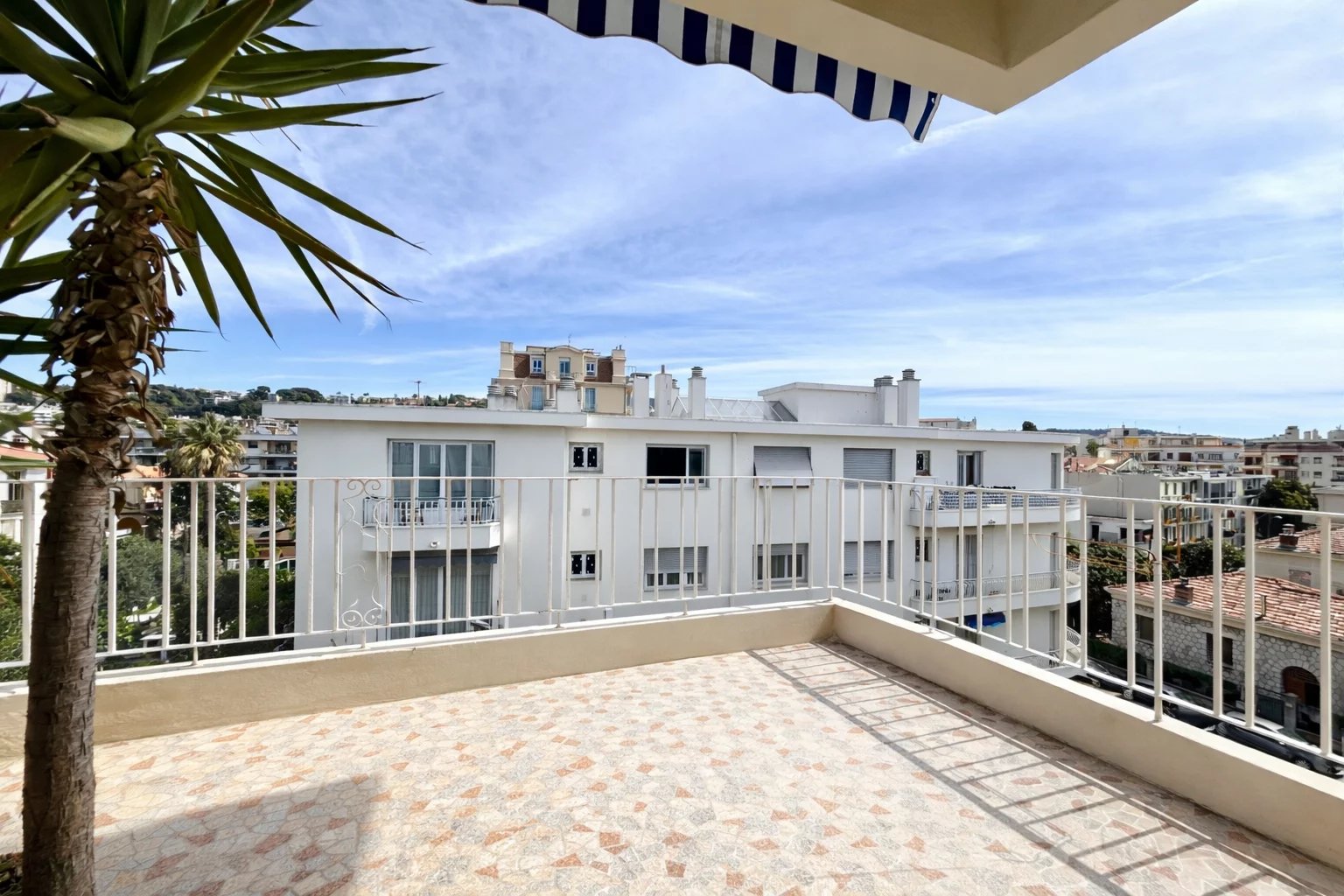 3 PIÈCES - POÈTES - TERRASSE - CAVE