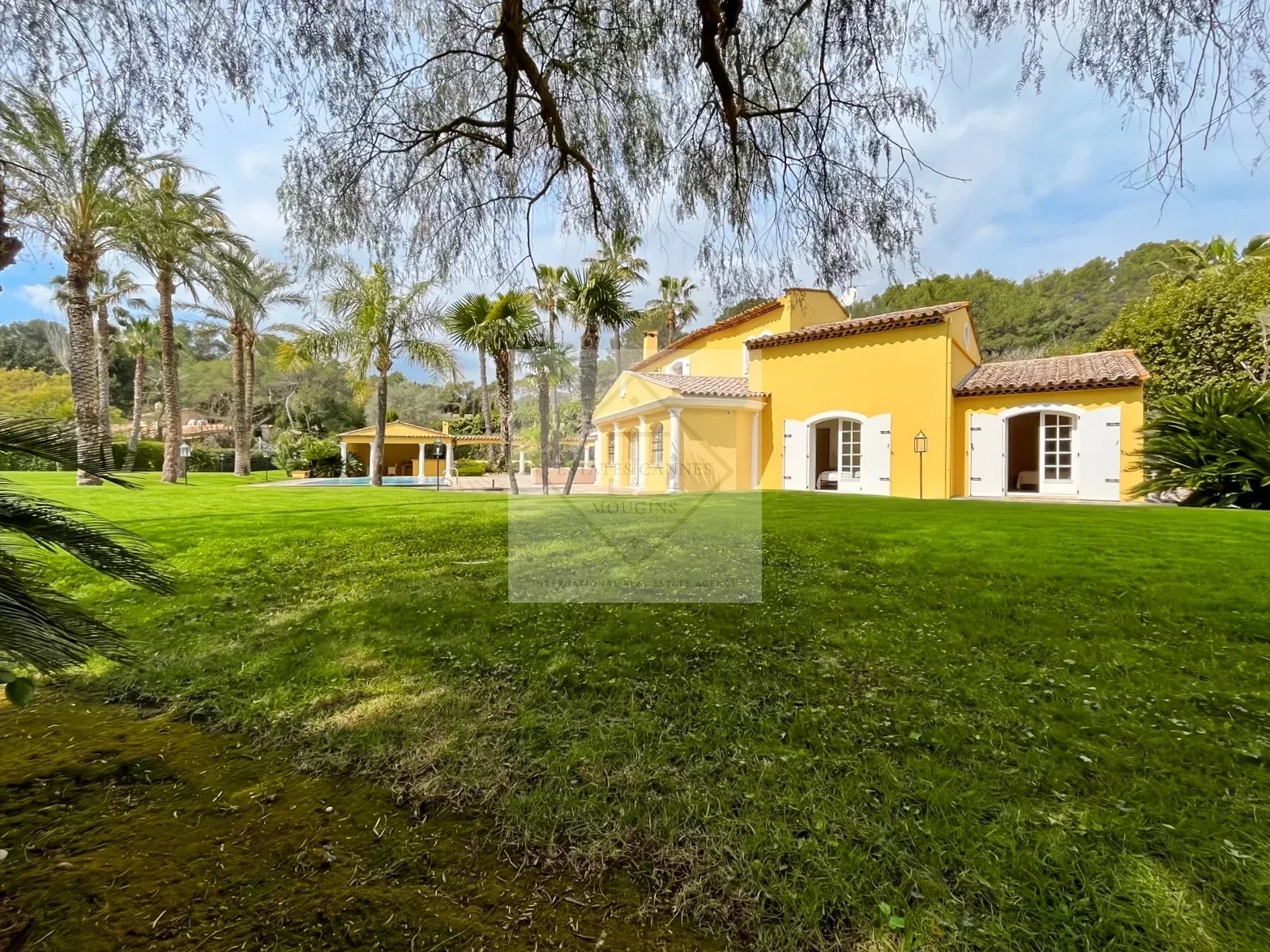 MOUGINS — VILLA D’EXCEPTION À LOUER À L’ANNÉE — photo 10