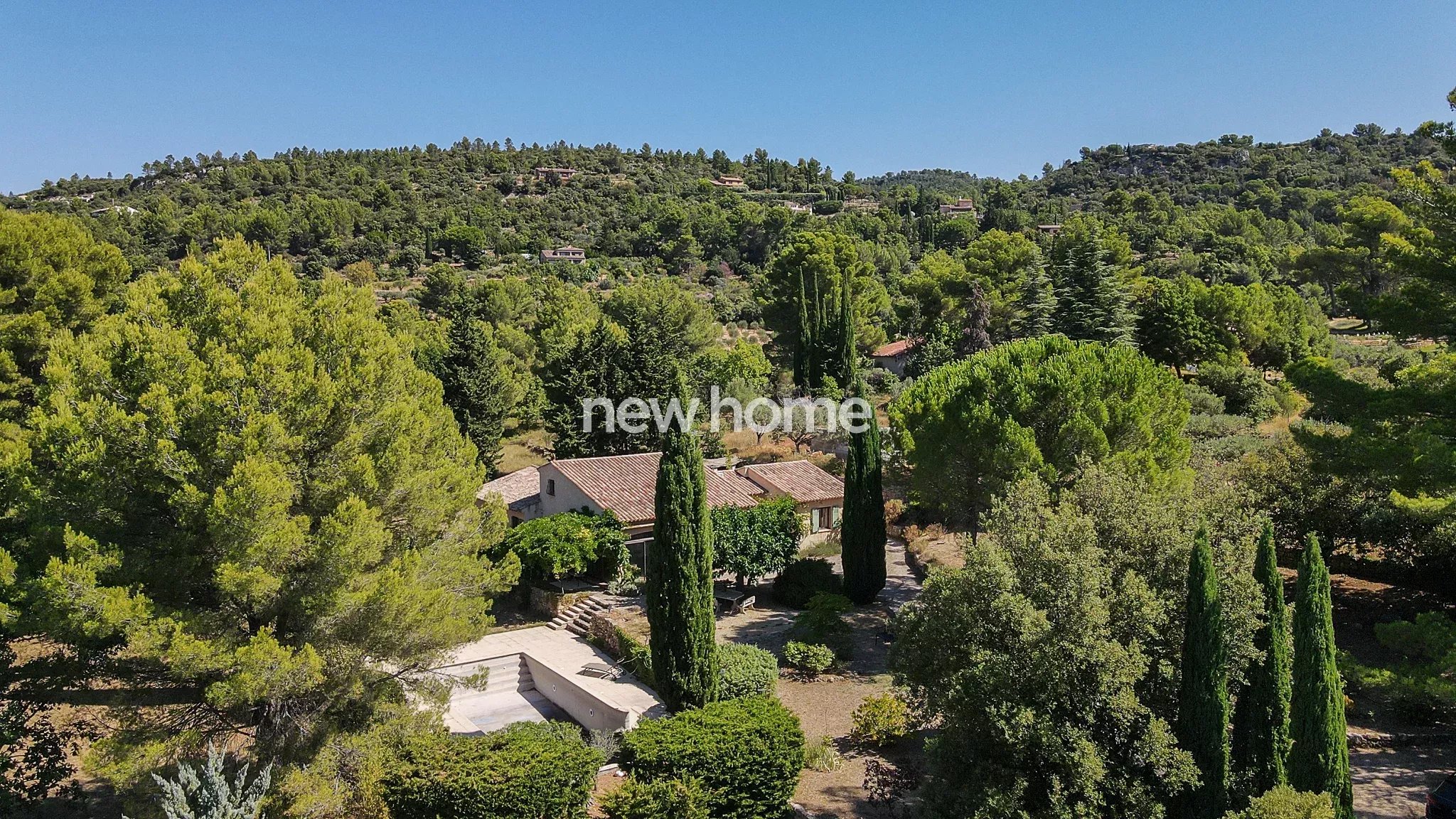 Havre de paix au cur de la nature avec vaste terrain arboré