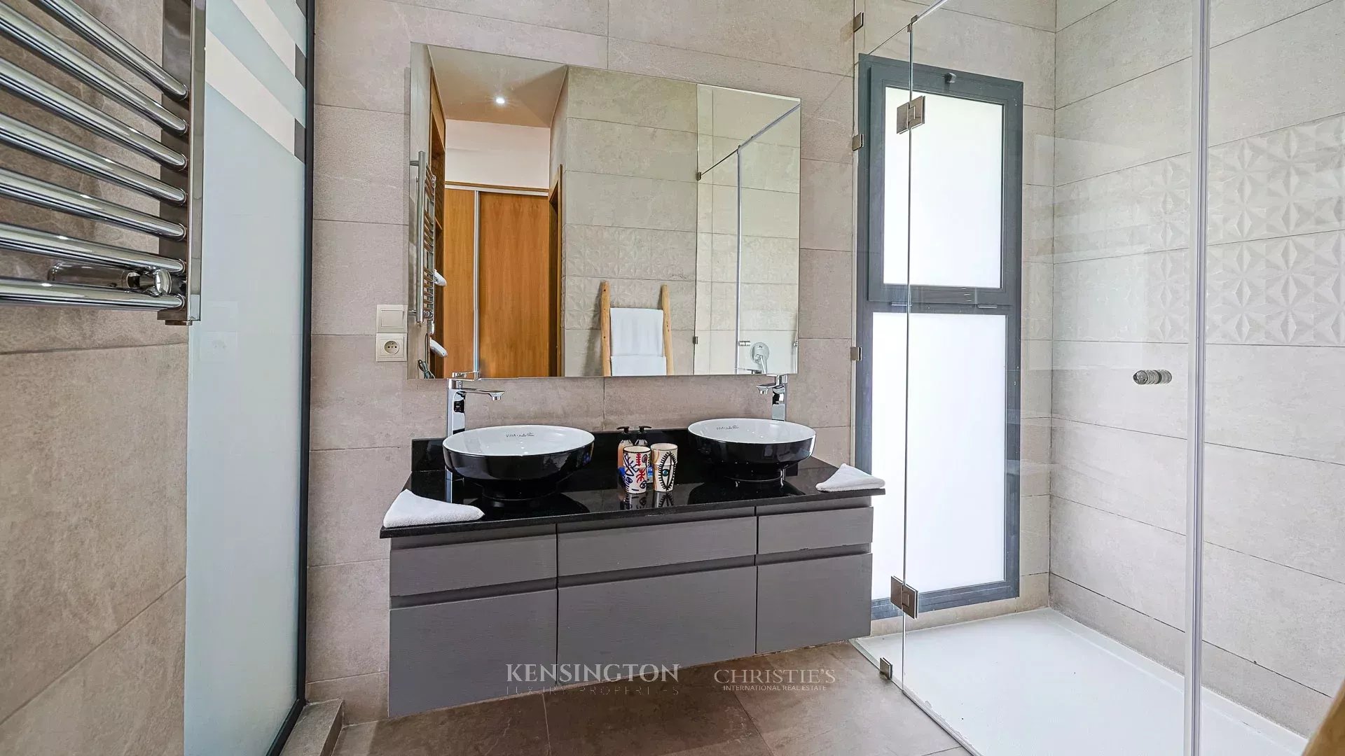 7 Bedroom Villa/Townhouse's Image 32