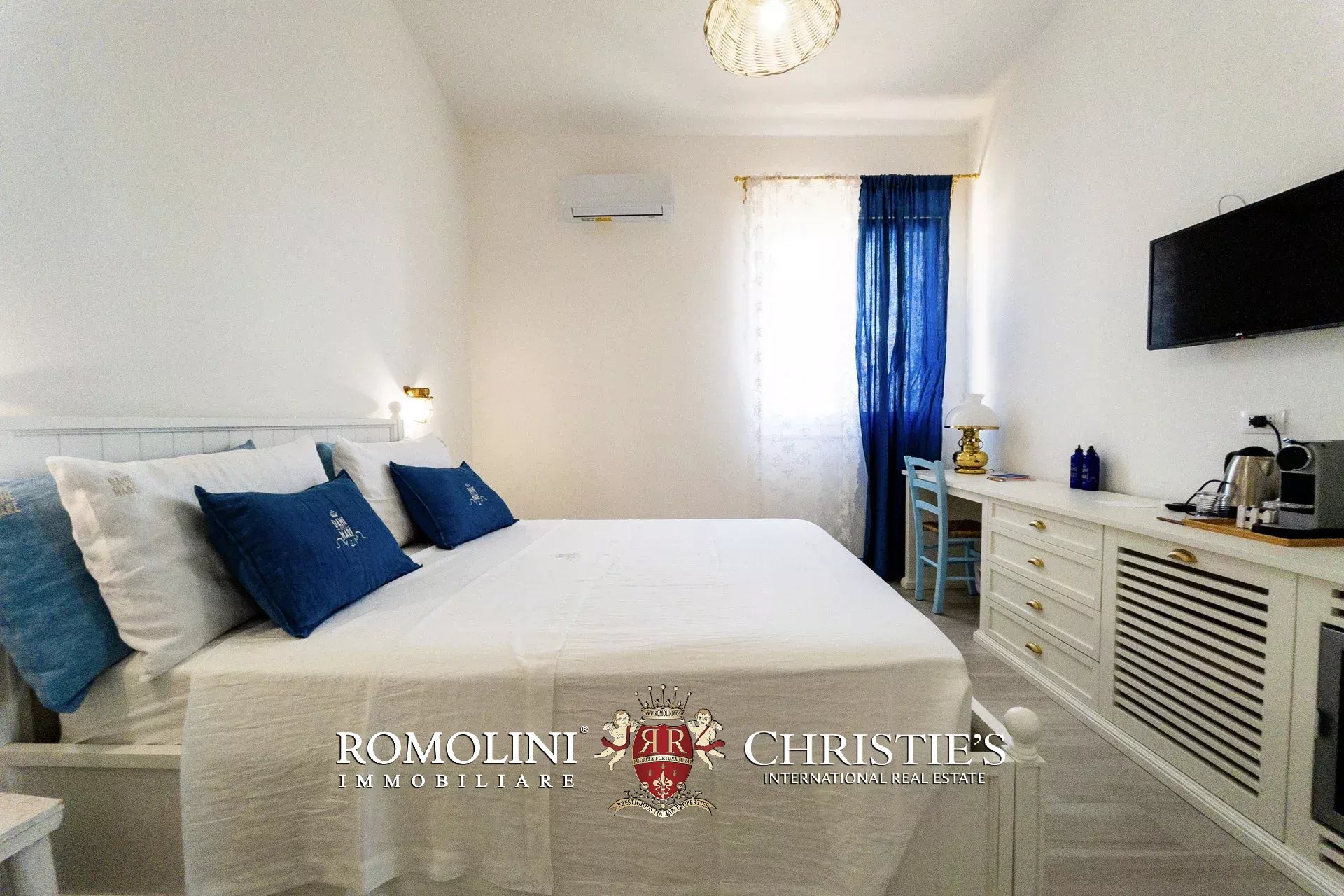 7 Bedroom Villa/Townhouse's Image 27