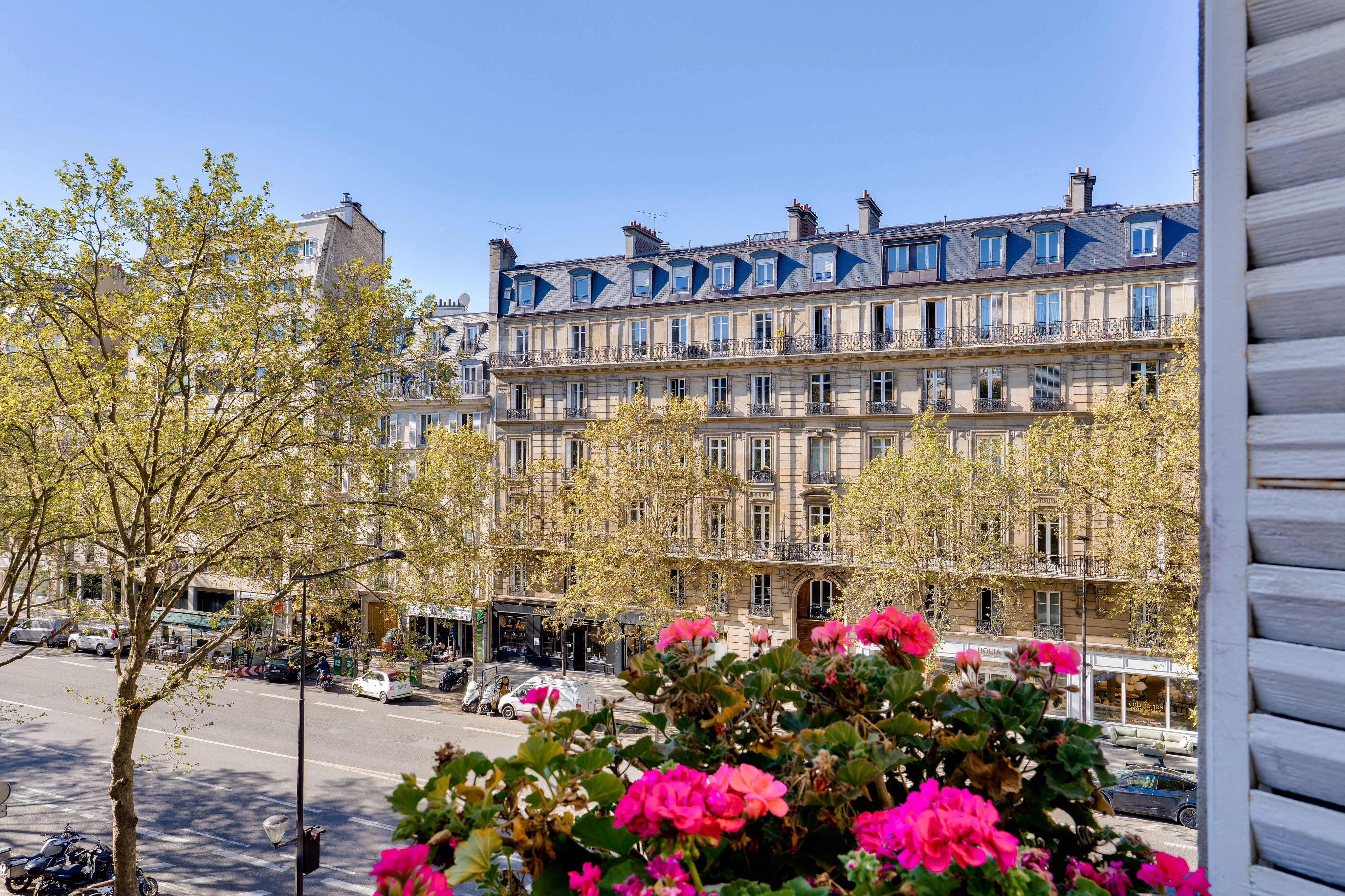 Boulevard de Courcelles/Parc Monceau - Superbe appartement familial situé en angle