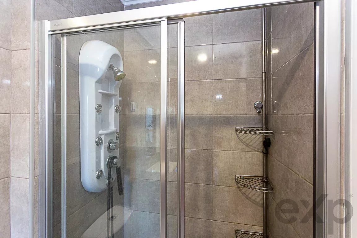 Three-bedroom house with potential for rental income – Gambelas, Montenegro 86834316 image 9