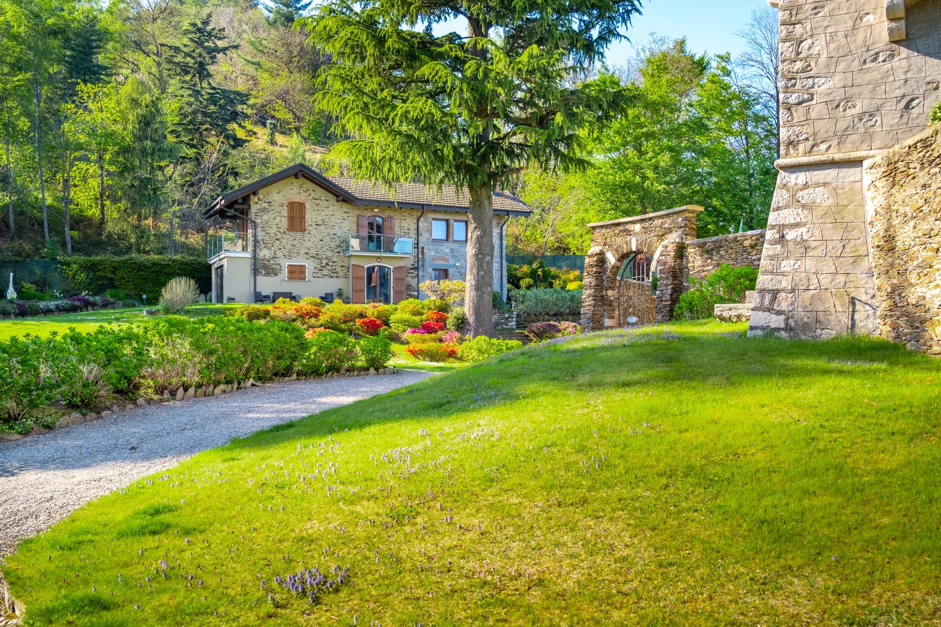 Villa panoramica d’epoca con parco privato e vista lago a Stresa