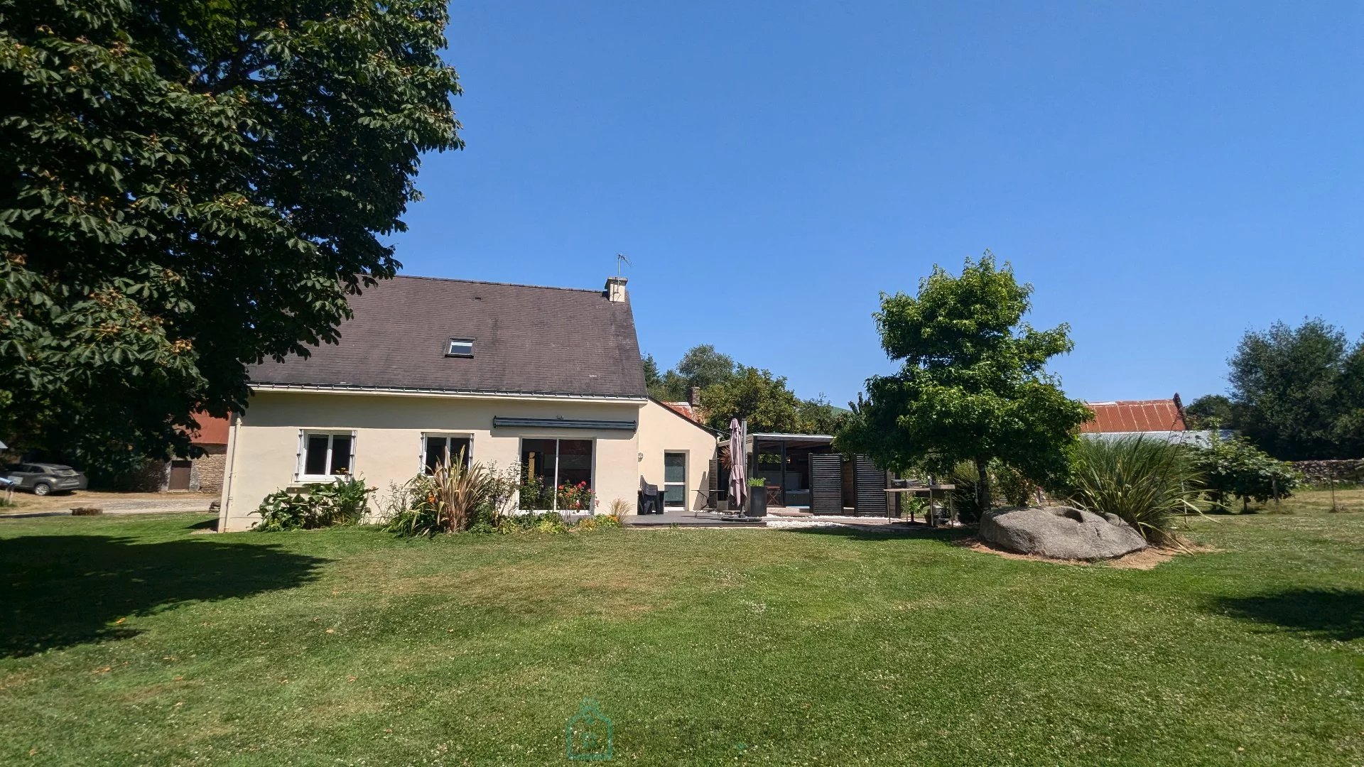 Maison de campagne avec 13 hectares de fôret et prés & potentiel de gîtes