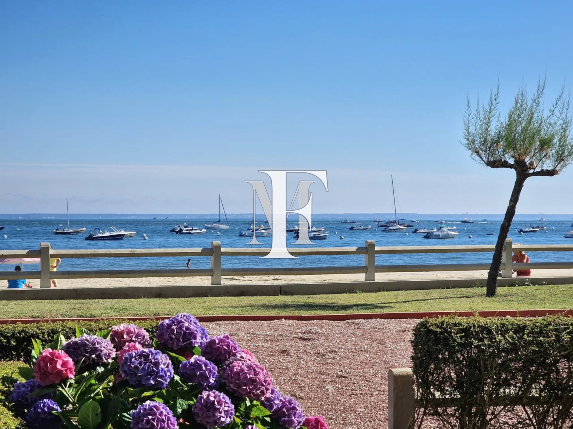 ARCACHON - FRONT DE MER - T1 CABINE, JARDIN, PKG