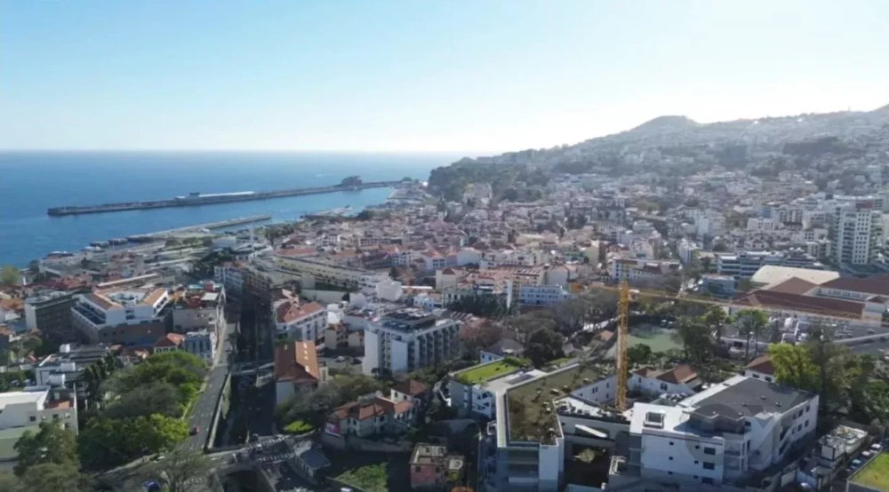Apartamento T1 Centro do Funchal Vista Baía com Piscina