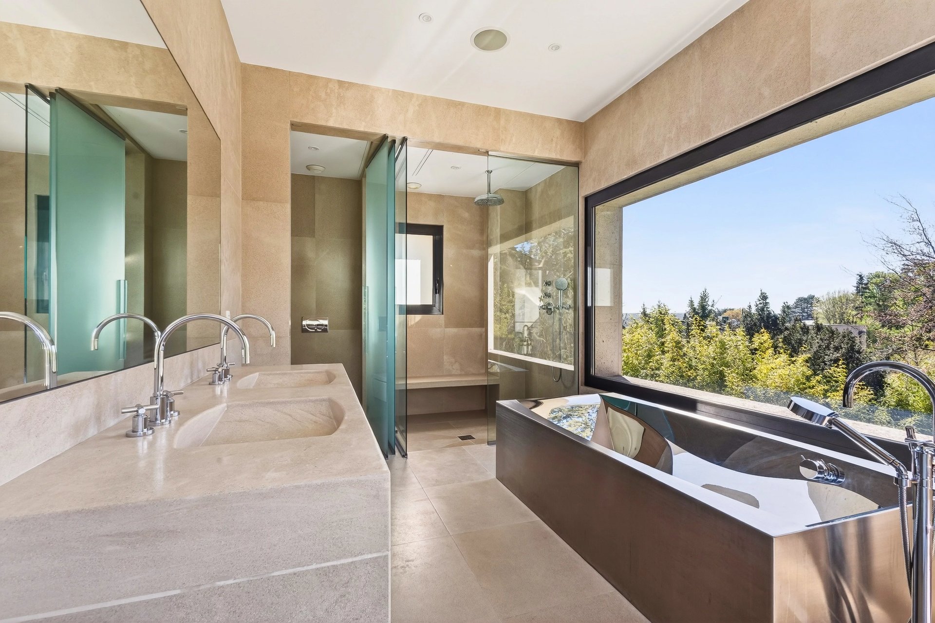 5 Bedroom Villa/Townhouse's Image 14