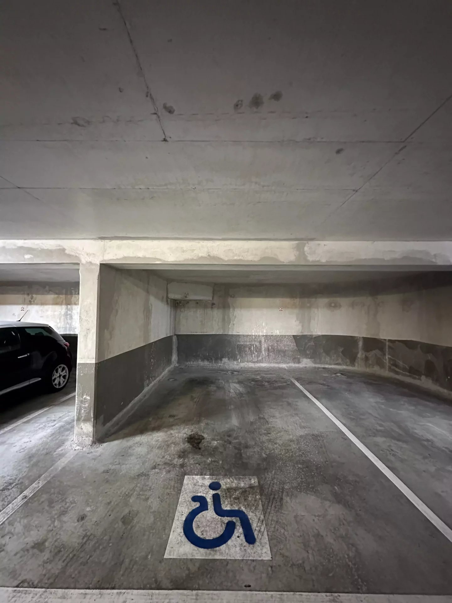 PARKING SECURISÉ - PMR - PROCHE GARE DU SUD