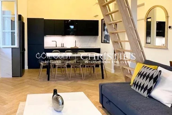 6 Bedroom Villa/Townhouse's Image 4