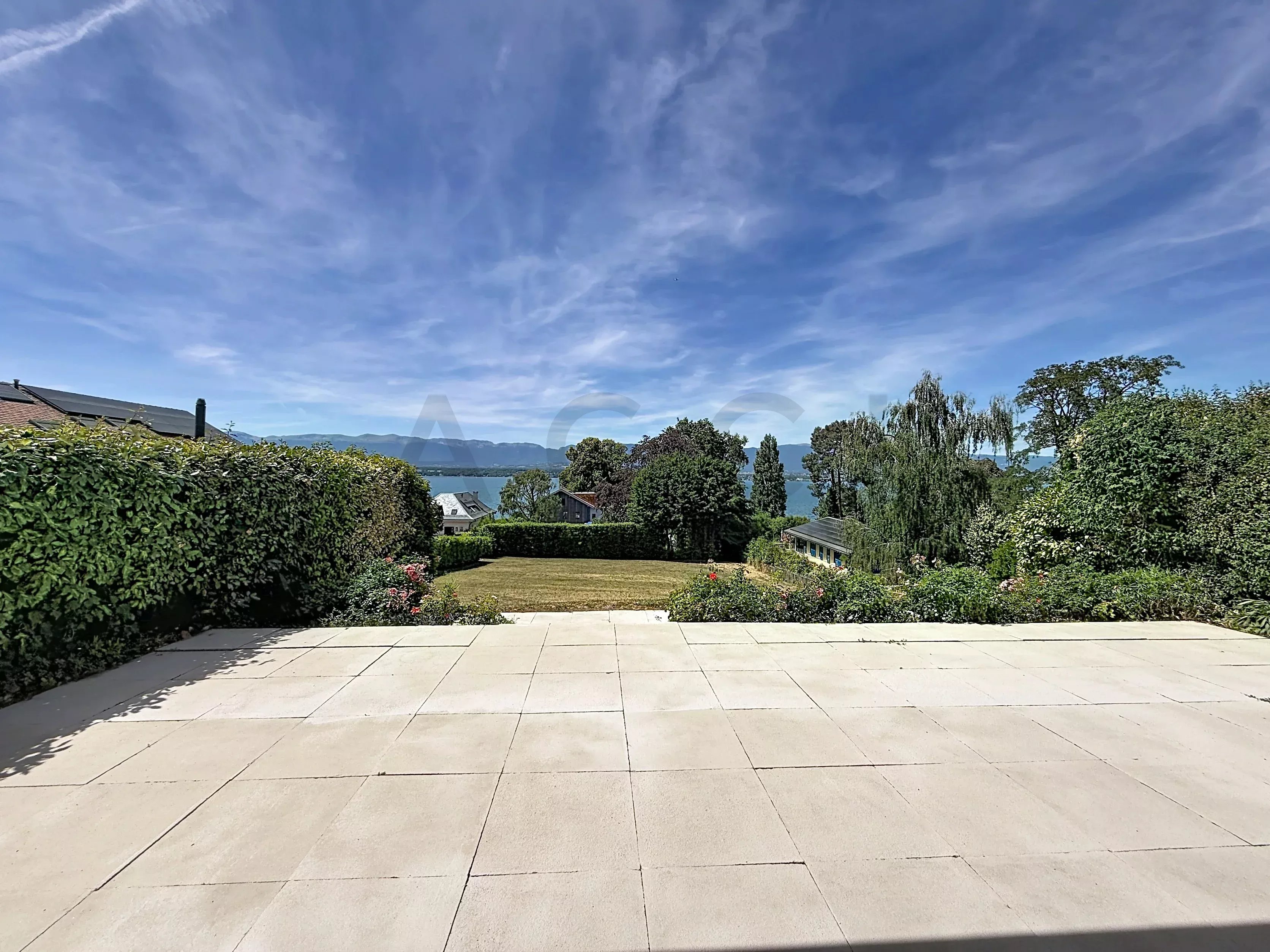 Magnifique villa avec vue panoramique et accès privé au lac – Anières (Genève)