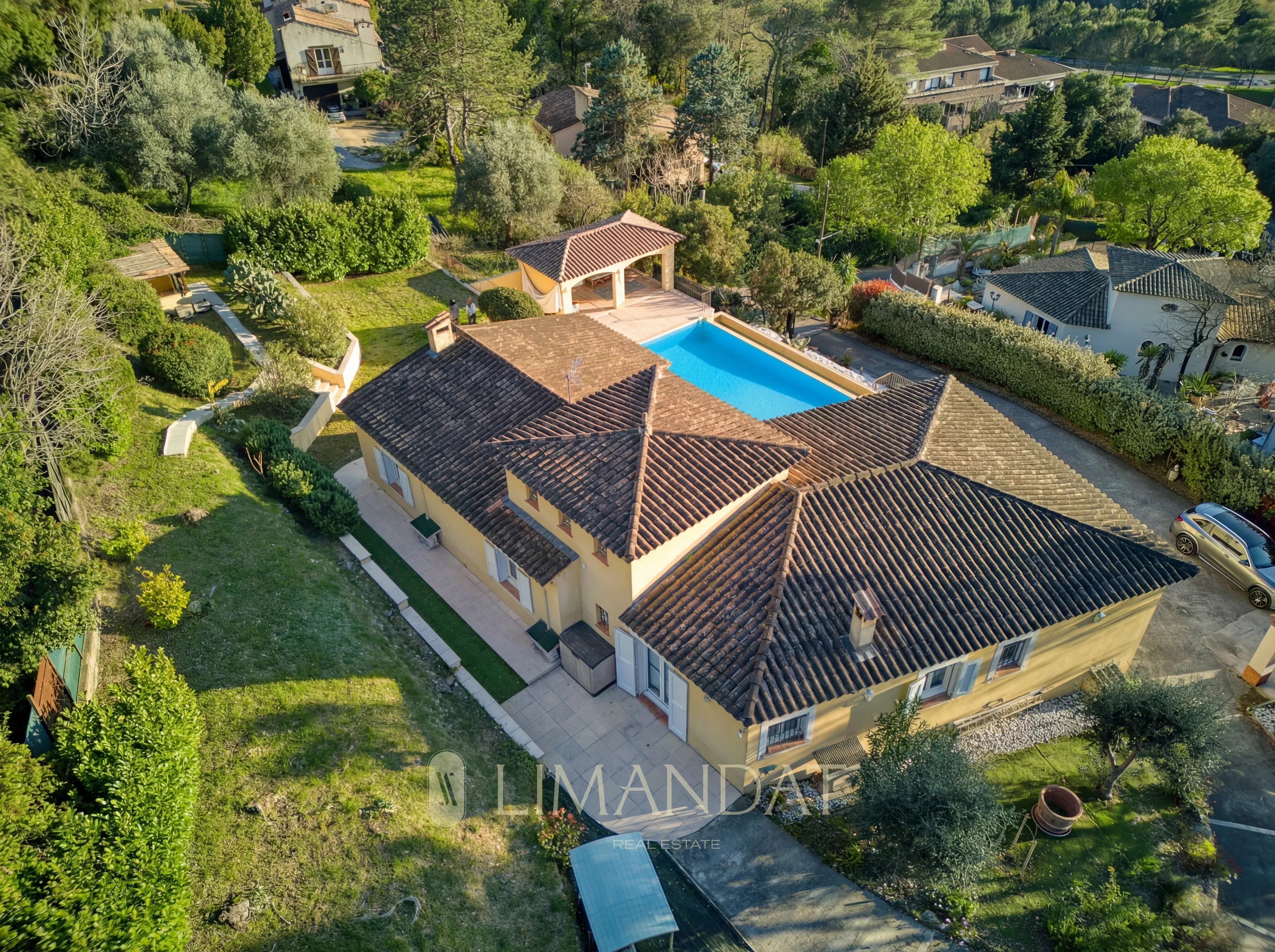 Beautiful villa with open views of the hills in Mougins