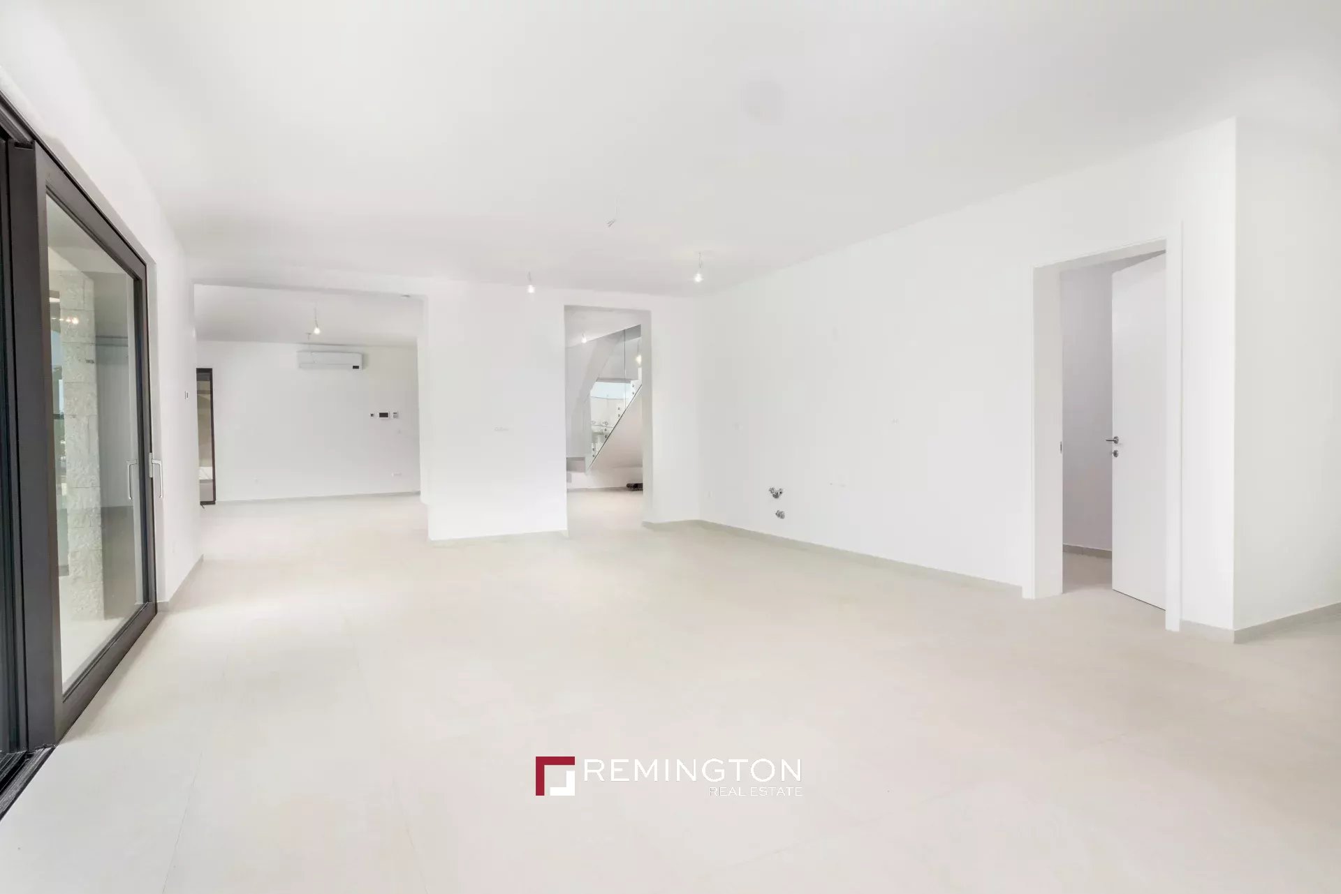 4 Bedroom Villa/Townhouse's Image 4