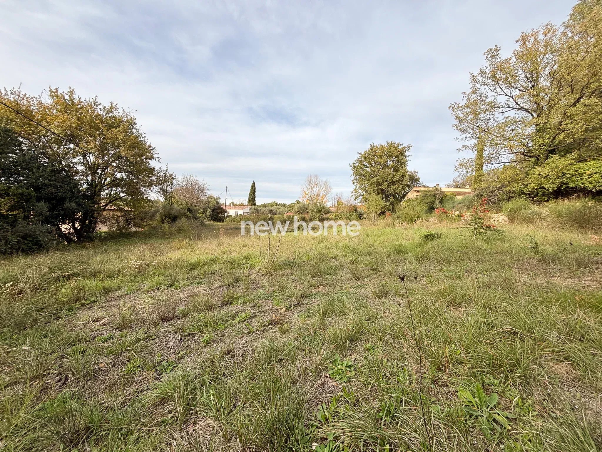 BEAU TERRAIN CONSTRUCTIBLE DE 2320 M² A SAINT-ANTONIN-DU-VAR